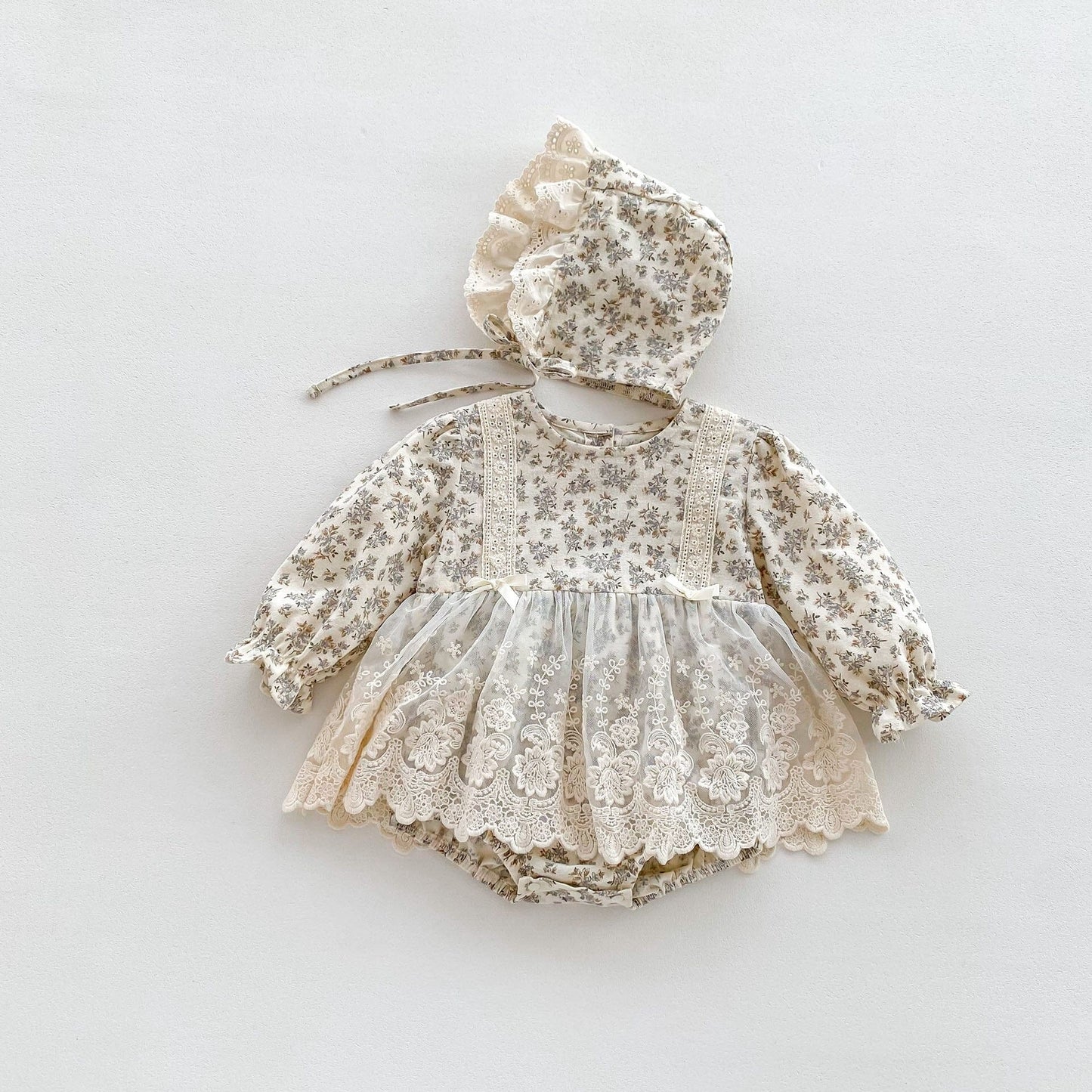 長袖ロンパース ベビー 長袖ロンパース フラワー 花柄 レースエプロン ドッキング ドレスロンパース ボンネットセット 帽子付き 2点セット ガールズ 女の子【mh0002829】