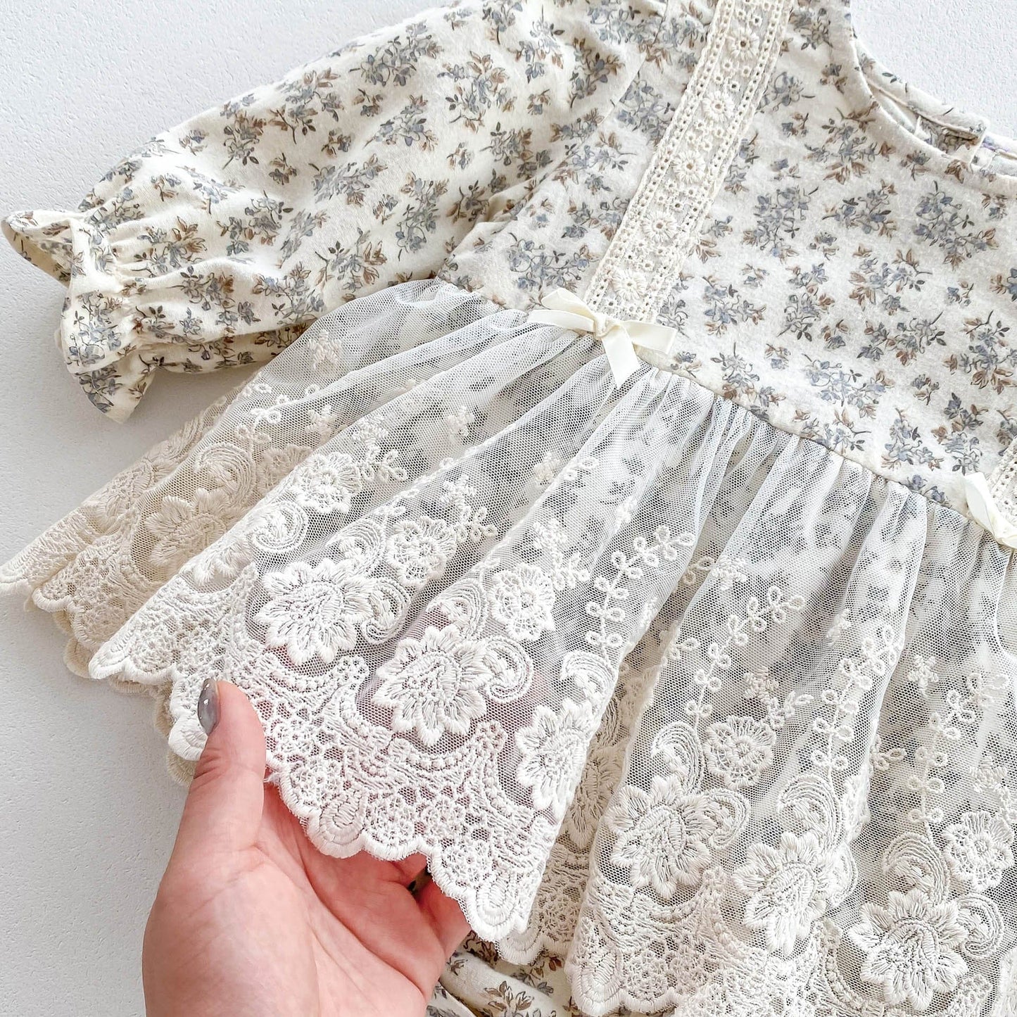 長袖ロンパース ベビー 長袖ロンパース フラワー 花柄 レースエプロン ドッキング ドレスロンパース ボンネットセット 帽子付き 2点セット ガールズ 女の子【mh0002829】