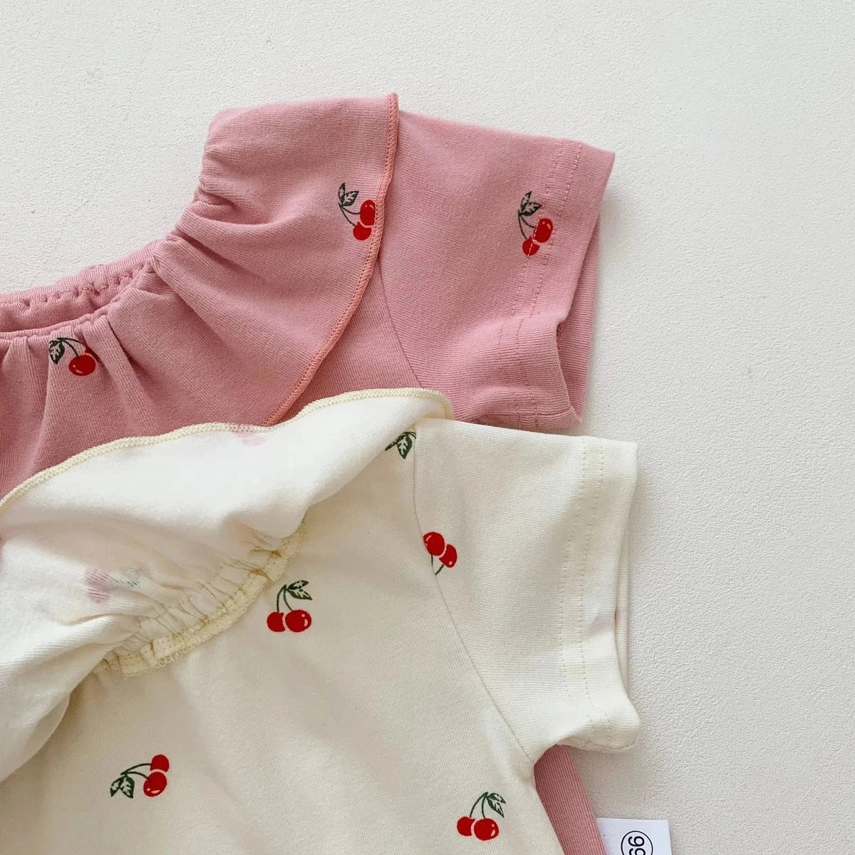 半袖ロンパース ベビーロンパース うさ耳帽子セット 半袖フリルカラーボディスーツ 耳付きボンネット チェリーさくらんぼプリント 2カラー【mh0006072】