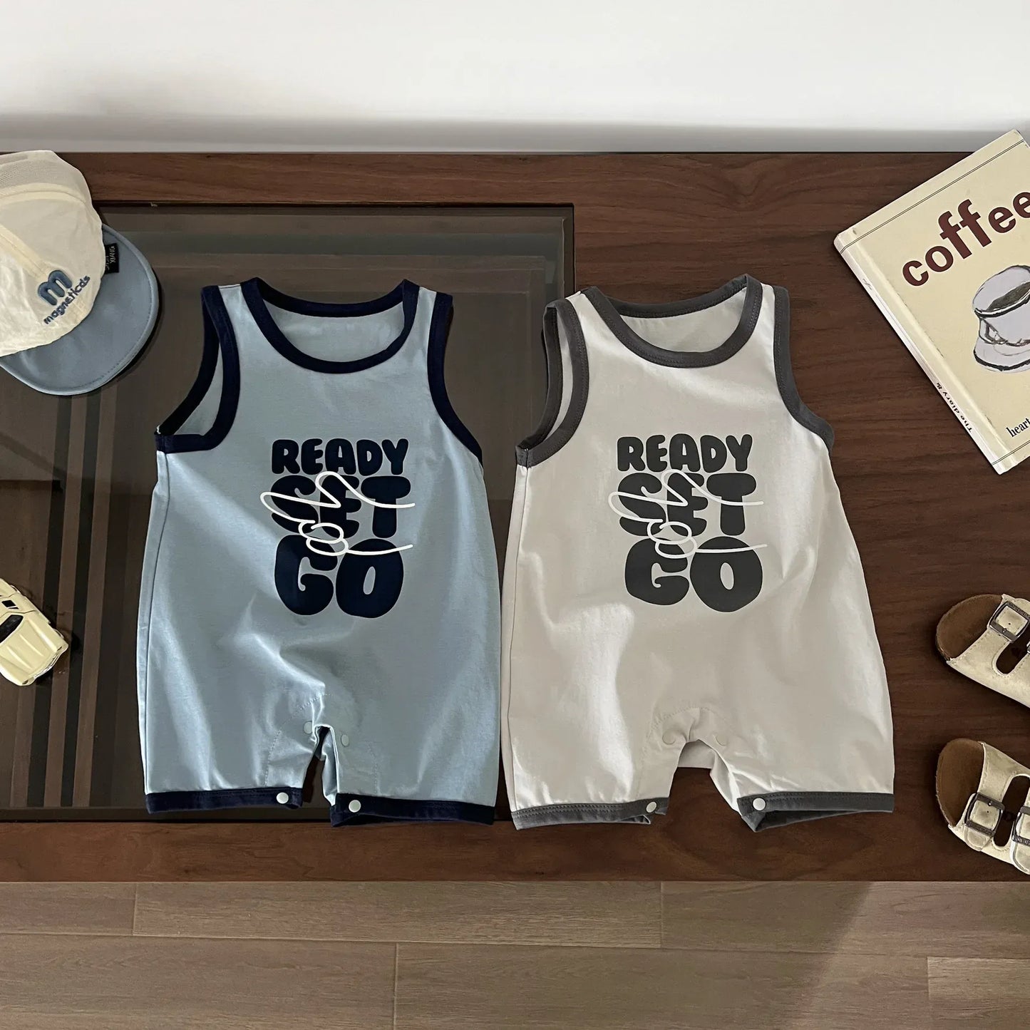 ノースリーブジャンプスーツ ベビージャンプスーツ タンクジャプスーツ ボディスーツ レターロゴプリント 2カラー【mh0006216】
