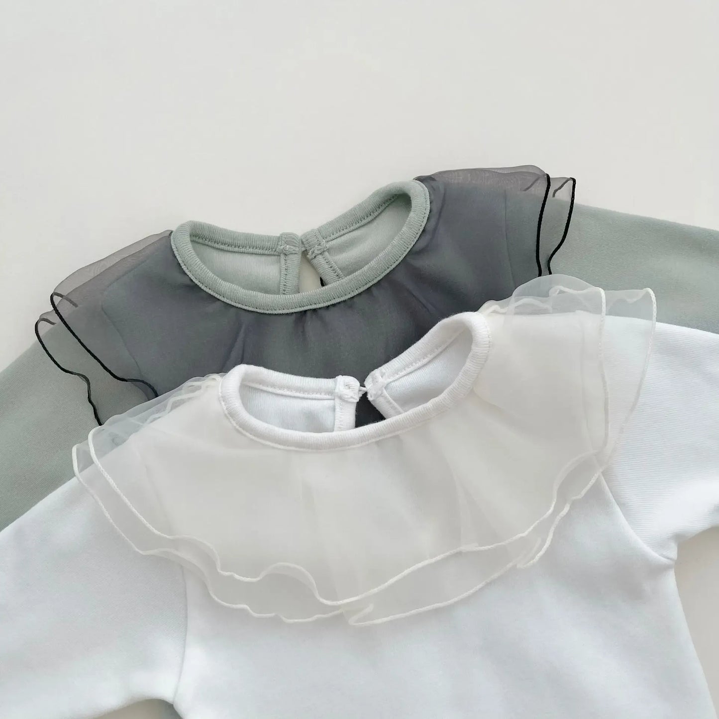 長袖ロンパース ベビーロンパース 長袖ボディスーツ フリルチュチュ襟 2カラー【mh0006348】