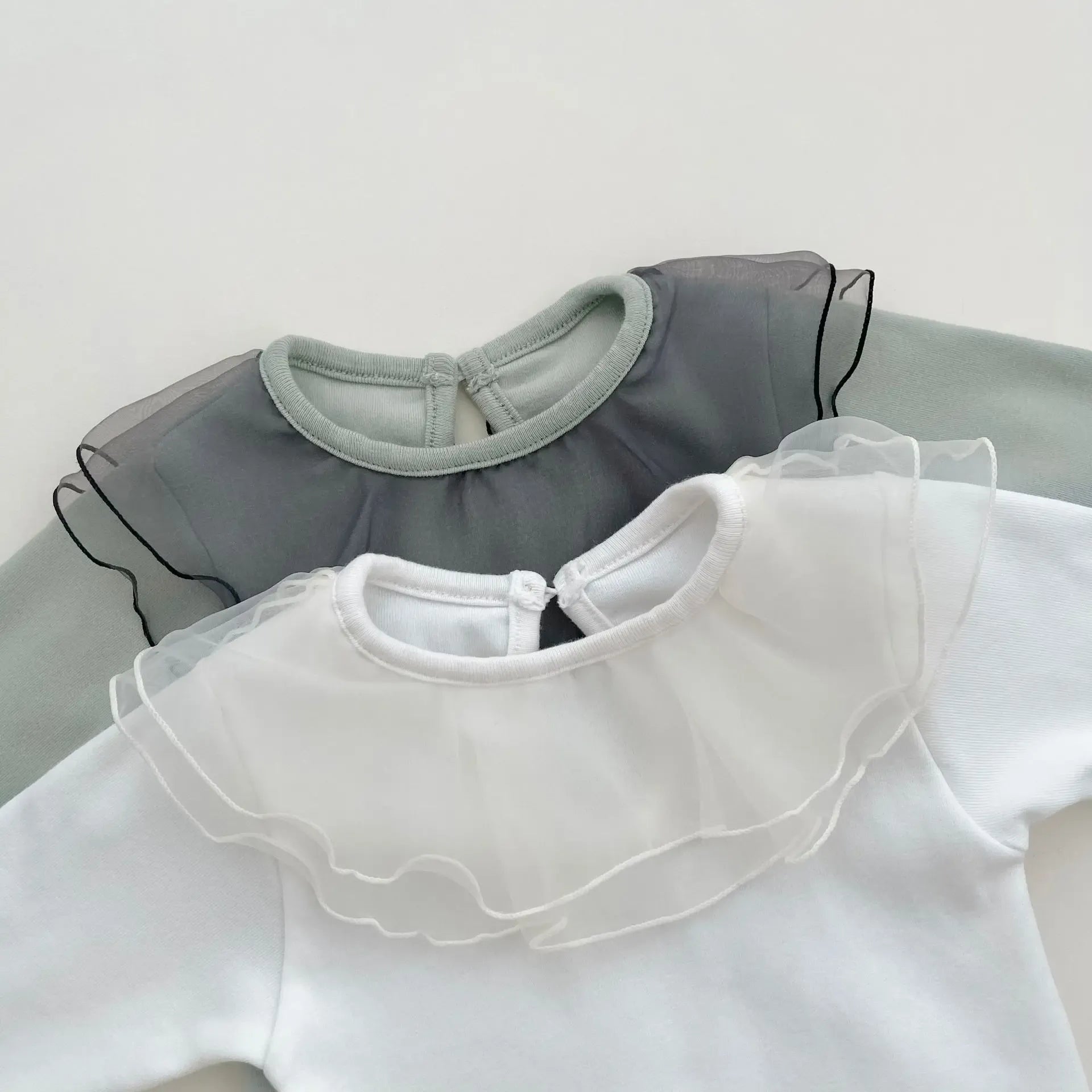 長袖ロンパース ベビーロンパース 長袖ボディスーツ フリルチュチュ襟 2カラー【mh0006348】