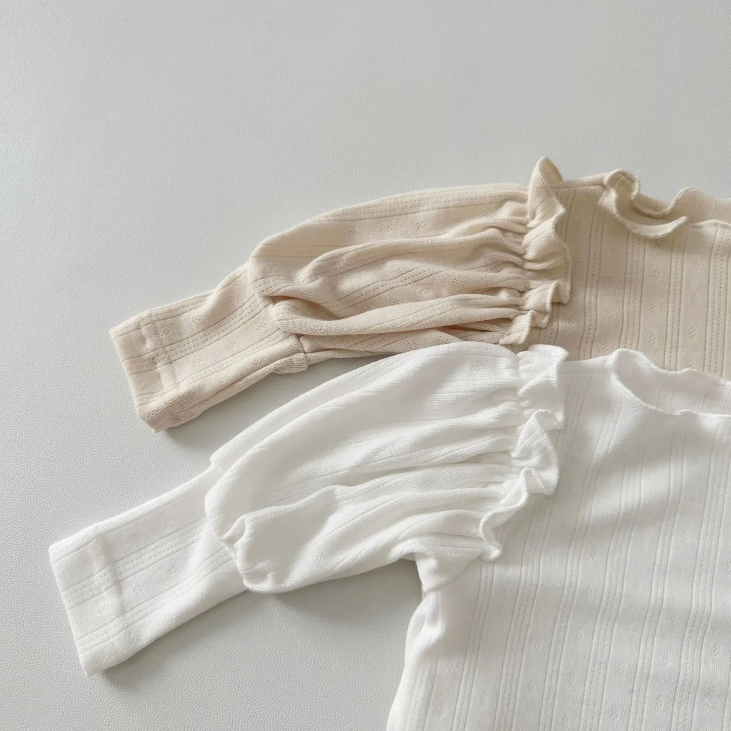 長袖ロンパース ベビーロンパース 長袖パフスリーブボディスーツ ショルダーフリル 2カラー【mh0006393】