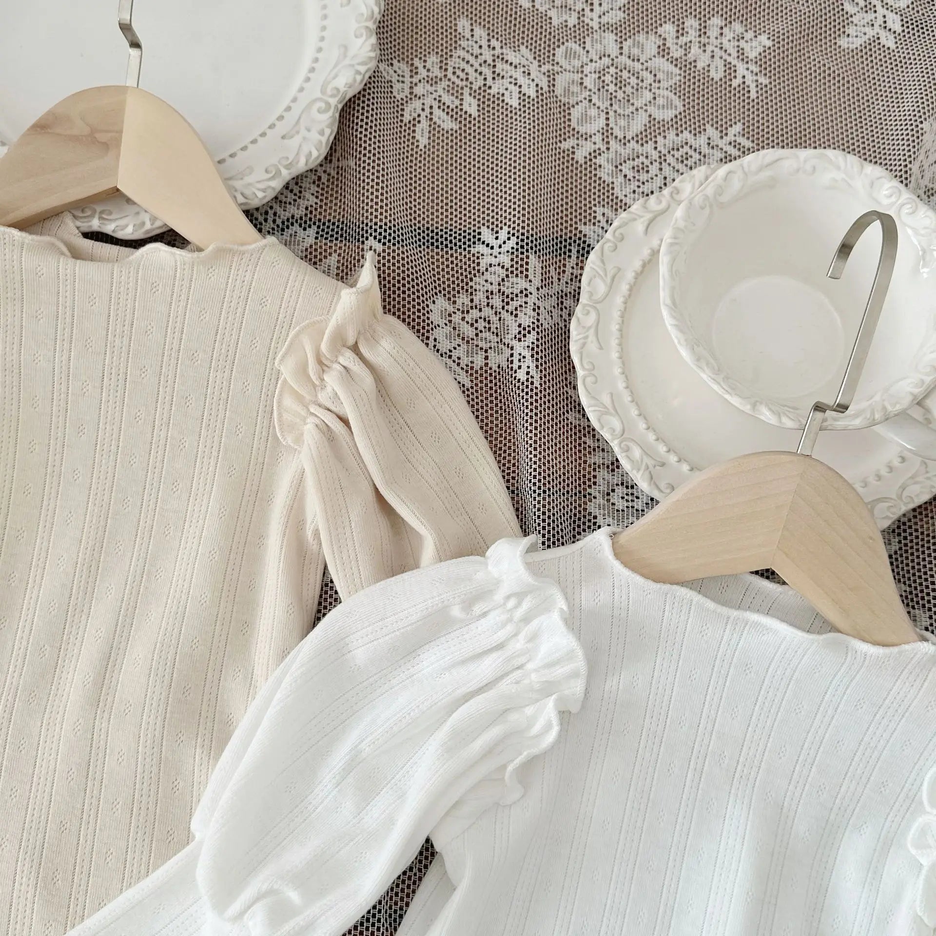 長袖ロンパース ベビーロンパース 長袖パフスリーブボディスーツ ショルダーフリル 2カラー【mh0006393】