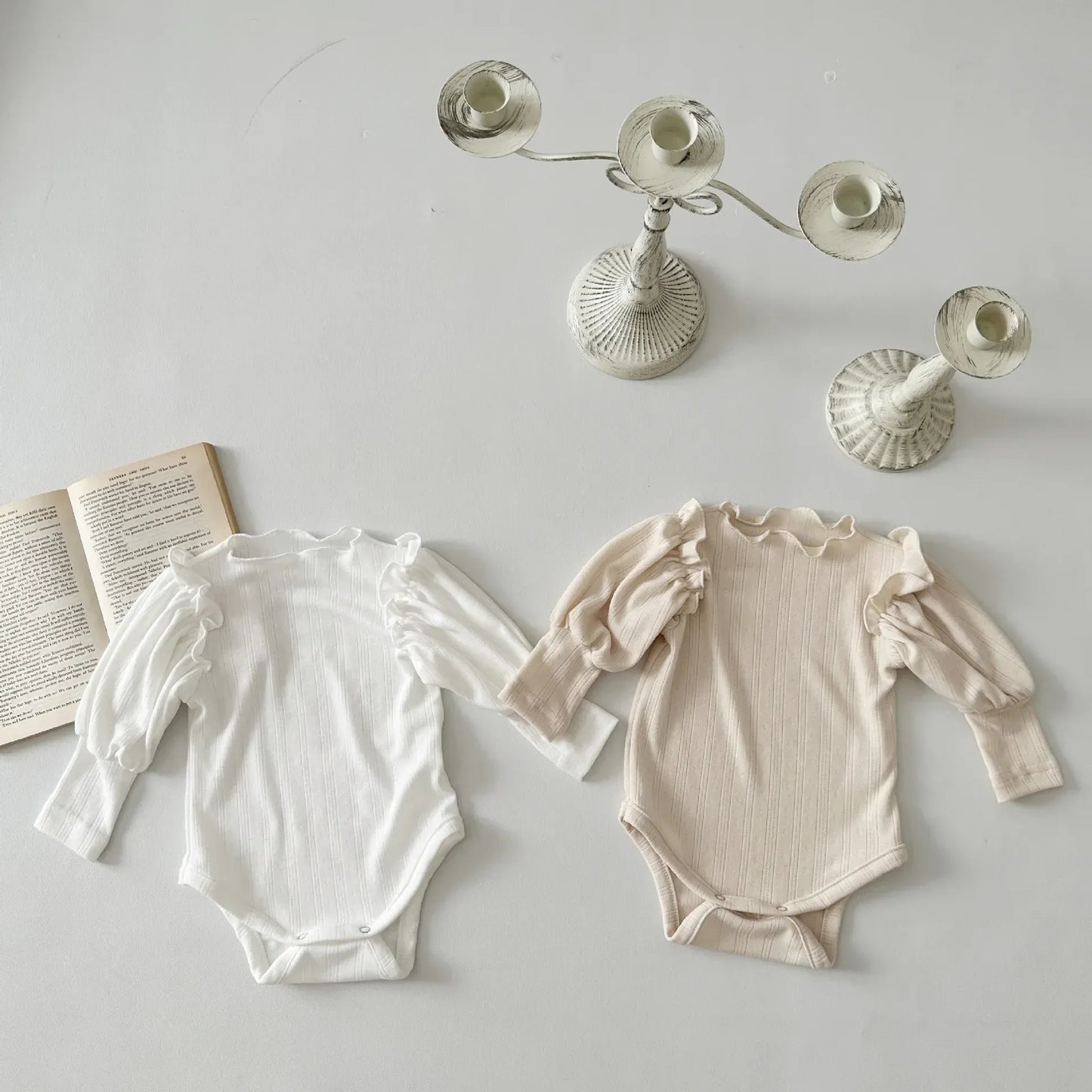 長袖ロンパース ベビーロンパース 長袖パフスリーブボディスーツ ショルダーフリル 2カラー【mh0006393】