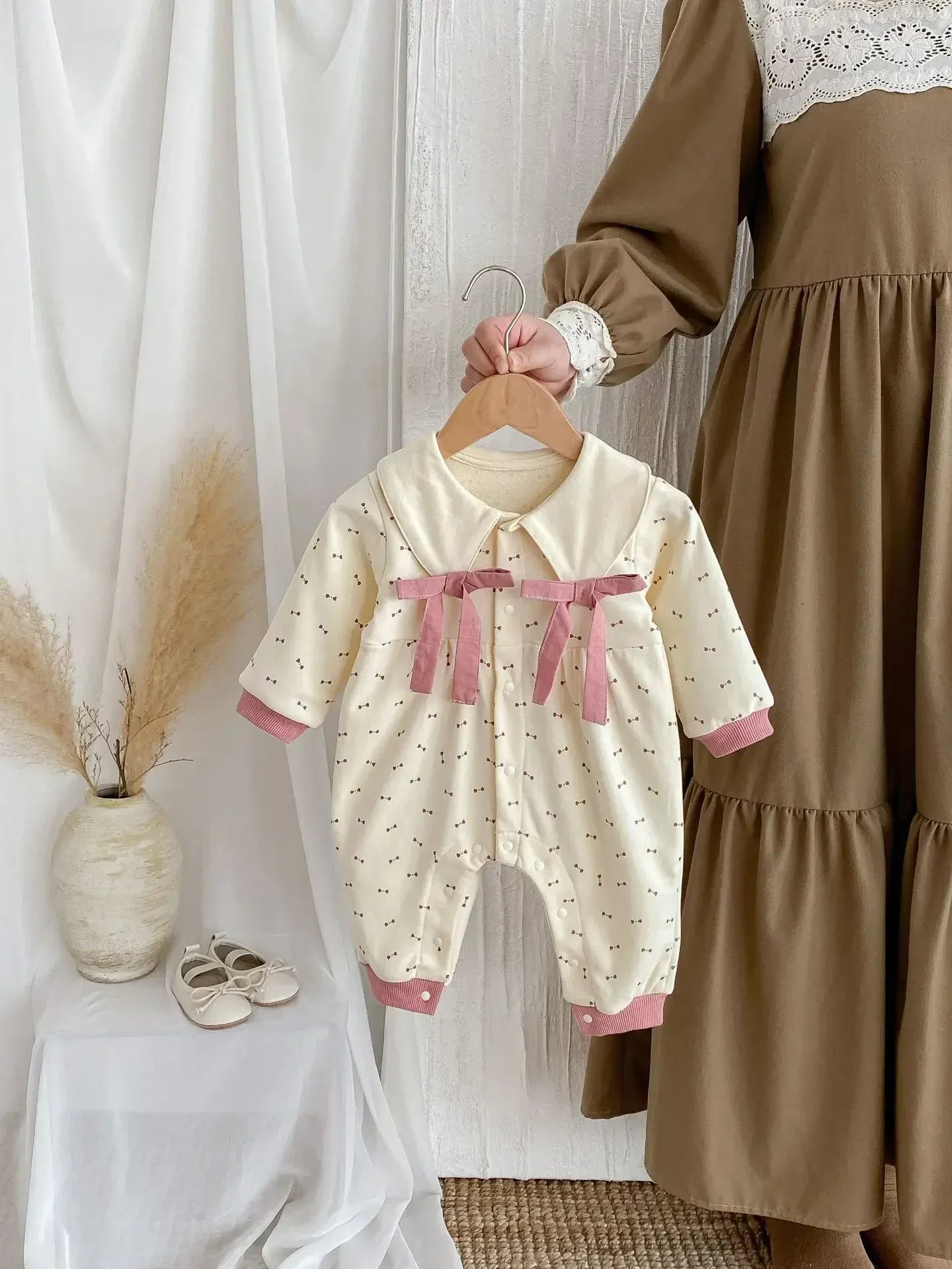 長袖ロンパース ベビーロンパース ビッグリボン丸襟長袖ジャンプスーツ 2カラー【mh0007100】