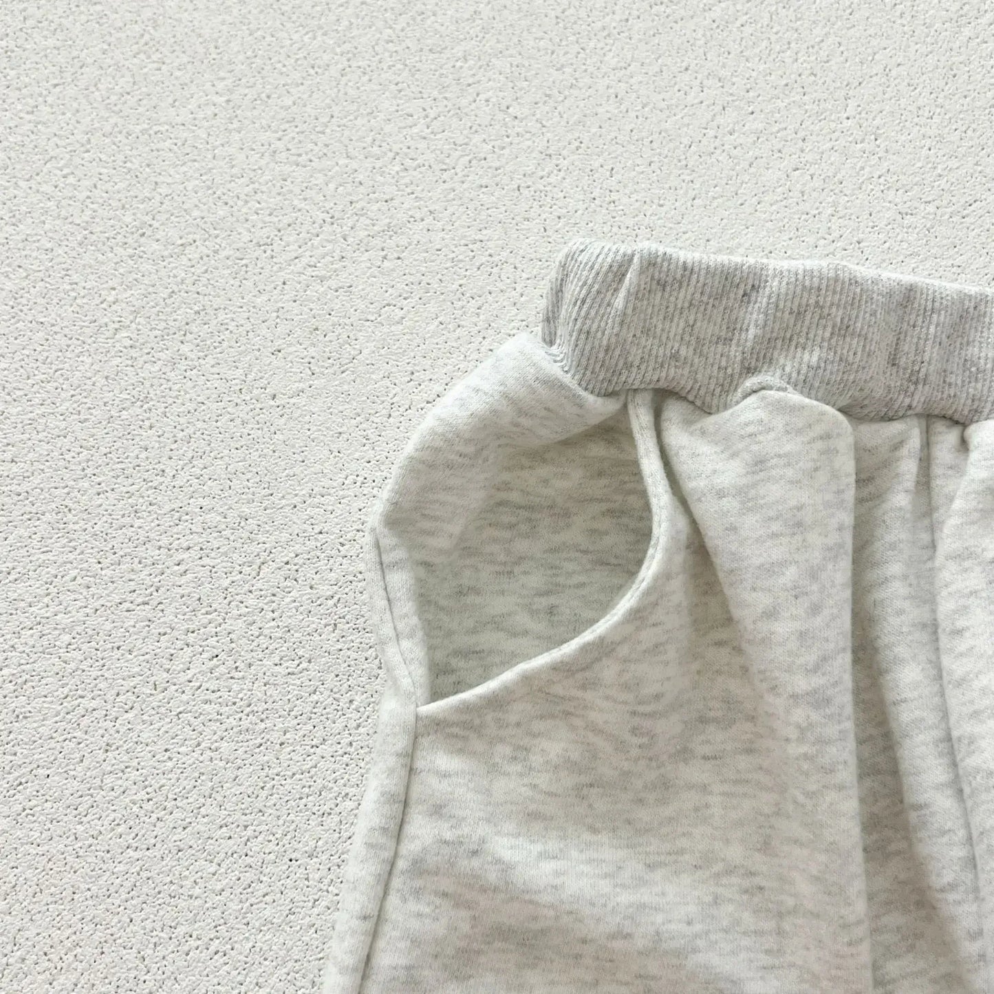 長袖セットアップ ベビーキッズセットアップ 2点セット レターロゴプリントスウェットトレーナー+スウェットパンツ グレー【mh0007141】