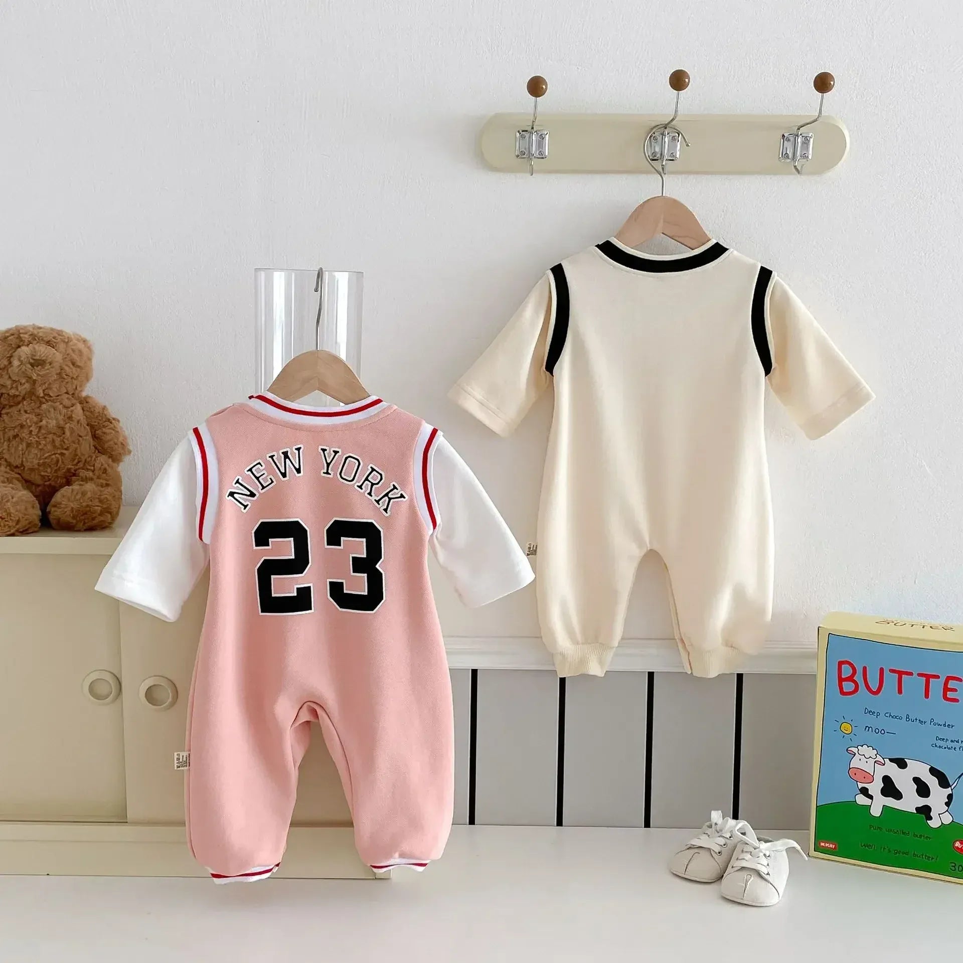 長袖ロンパース ベビージャンプスーツ ビブスドッキングナンバーロゴプリントスポーツ長袖ロンパース 2カラー【mh0007396】