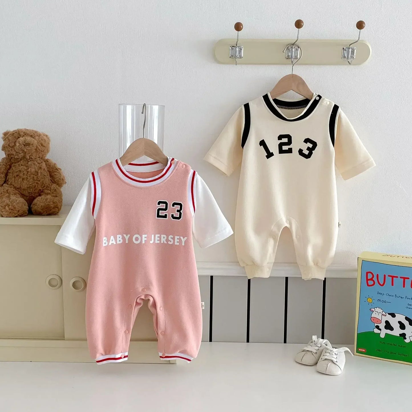 長袖ロンパース ベビージャンプスーツ ビブスドッキングナンバーロゴプリントスポーツ長袖ロンパース 2カラー【mh0007396】