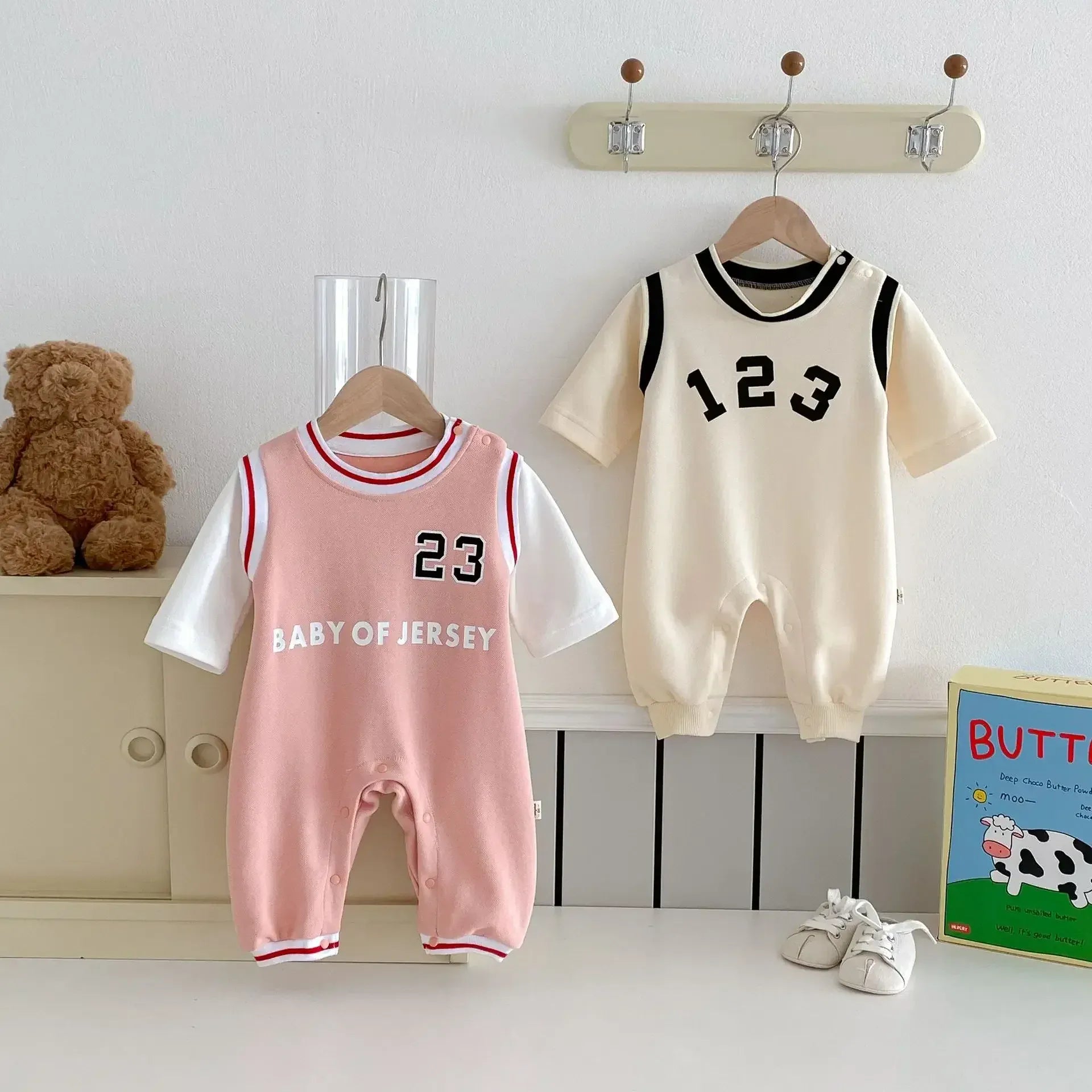 長袖ロンパース ベビージャンプスーツ ビブスドッキングナンバーロゴプリントスポーツ長袖ロンパース 2カラー【mh0007396】