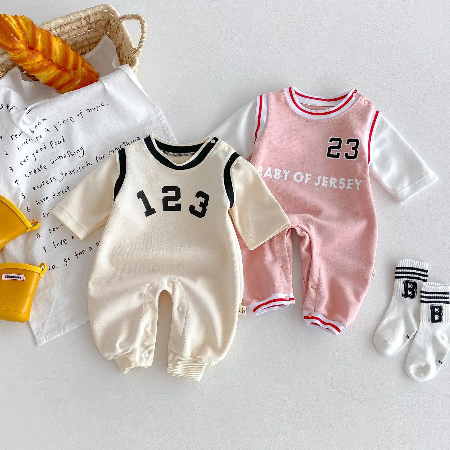 長袖ロンパース ベビージャンプスーツ ビブスドッキングナンバーロゴプリントスポーツ長袖ロンパース 2カラー【mh0007396】