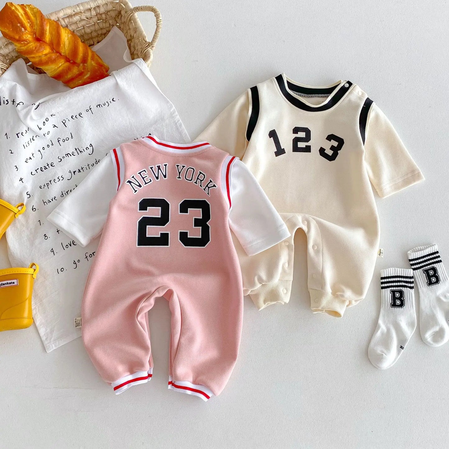 長袖ロンパース ベビージャンプスーツ ビブスドッキングナンバーロゴプリントスポーツ長袖ロンパース 2カラー【mh0007396】