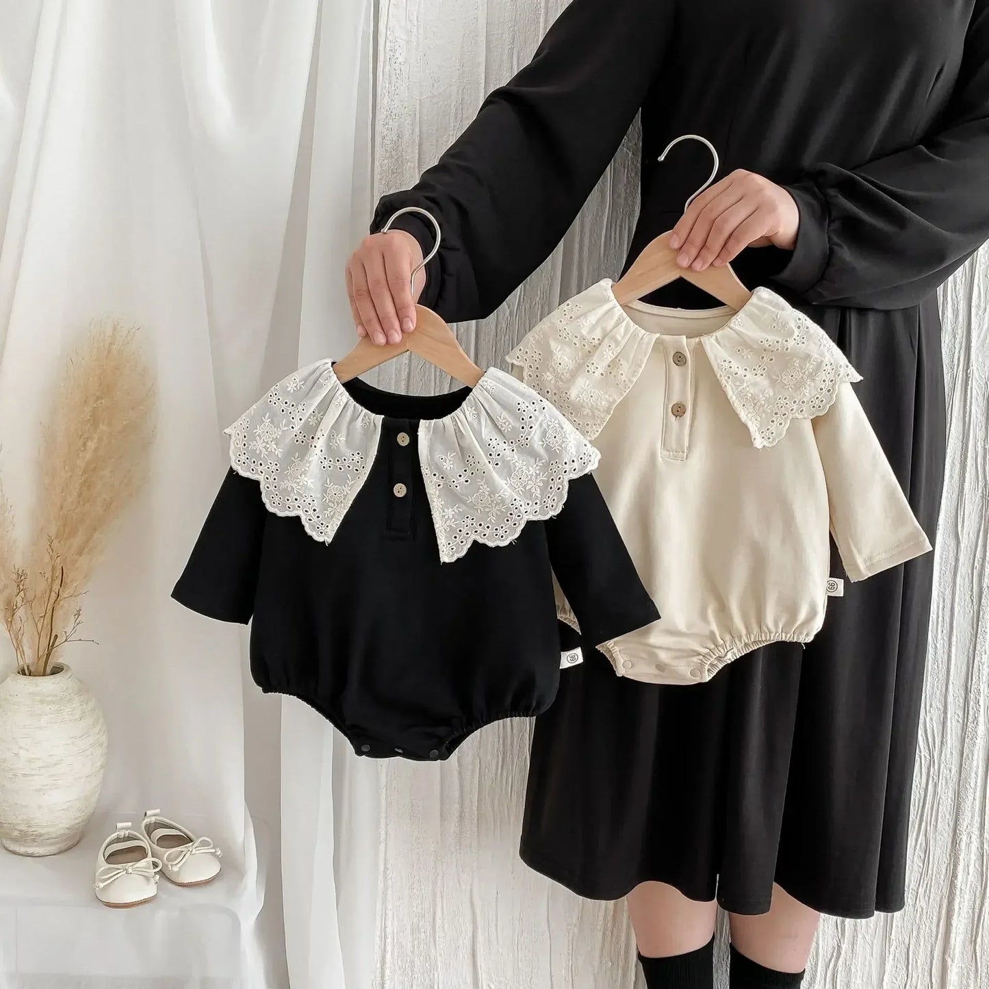 長袖ロンパース ベビーロンパース レースビッグ襟長袖ボディスーツ 2カラー【mh0007434】