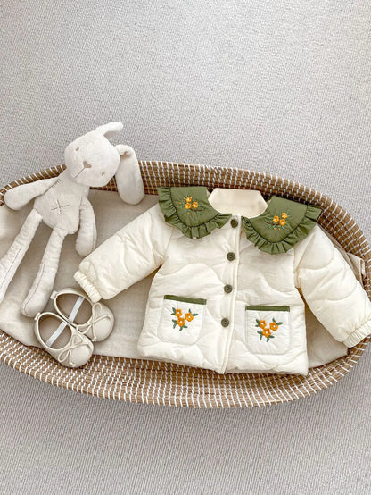 ショートコート・ジャケット・ジャンパー ベビーキッズアウター フリルビッグ襟フラワー刺繍キルティングコートジャケット 2カラー【mh0007513】