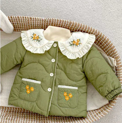 ショートコート・ジャケット・ジャンパー ベビーキッズアウター フリルビッグ襟フラワー刺繍キルティングコートジャケット 2カラー【mh0007513】