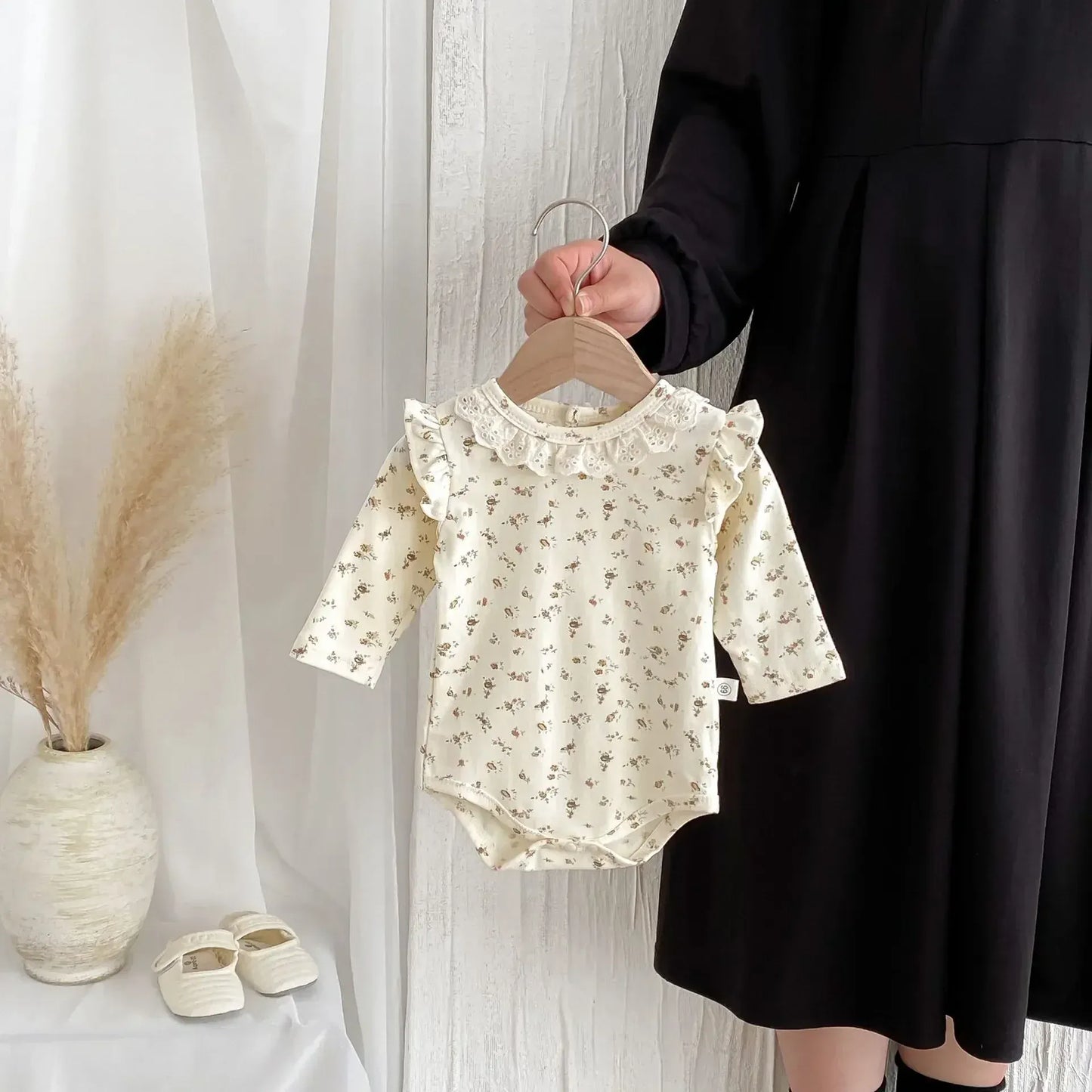長袖ロンパース ベビーロンパース フラワー花柄プリントショルダーネックフリル長袖ボディスーツ 2カラー【mh0007531】
