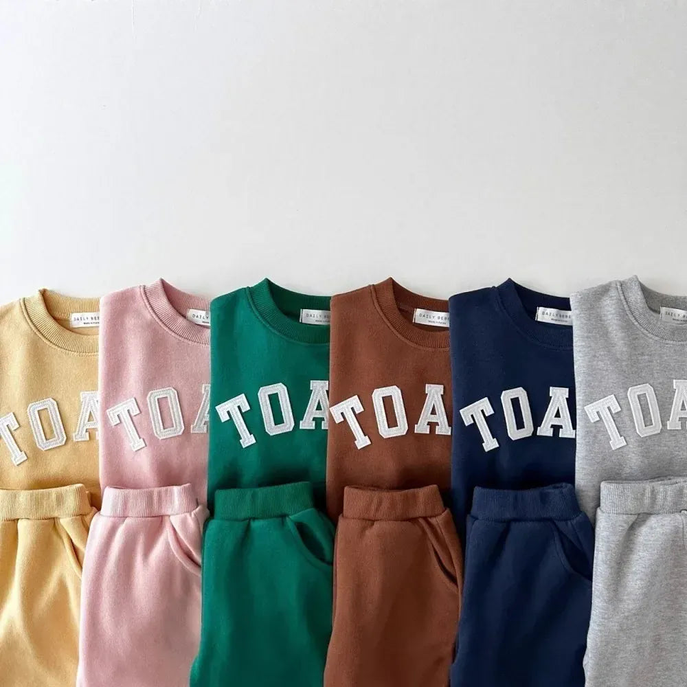 長袖セットアップ ベビーキッズセットアップ 2点セット レターロゴワッペン長袖スウェットシャツ+スウェットロングパンツ【mh0007638】