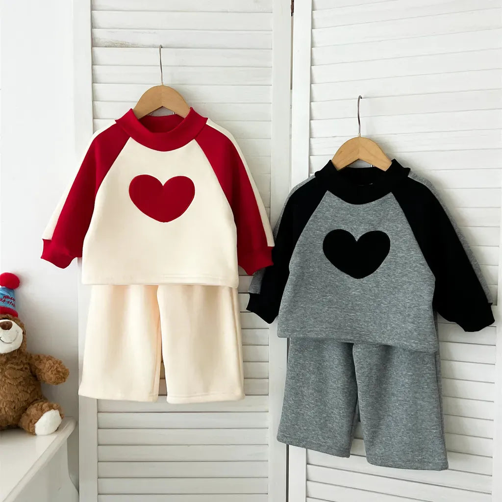 長袖セットアップ ベビーキッズセットアップ 2点セット ハートラグランパッチワークフリース長袖スウェットシャツ+ロングスウェットパンツ【mh0008019】