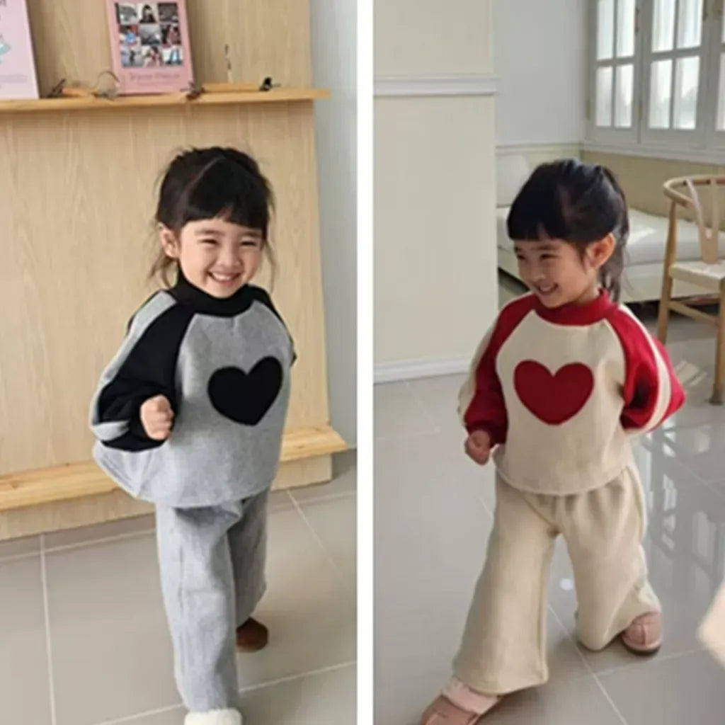 長袖セットアップ ベビーキッズセットアップ 2点セット ハートラグランパッチワークフリース長袖スウェットシャツ+ロングスウェットパンツ【mh0008019】