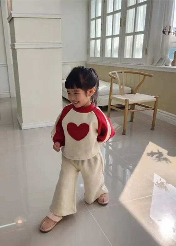 長袖セットアップ ベビーキッズセットアップ 2点セット ハートラグランパッチワークフリース長袖スウェットシャツ+ロングスウェットパンツ【mh0008019】