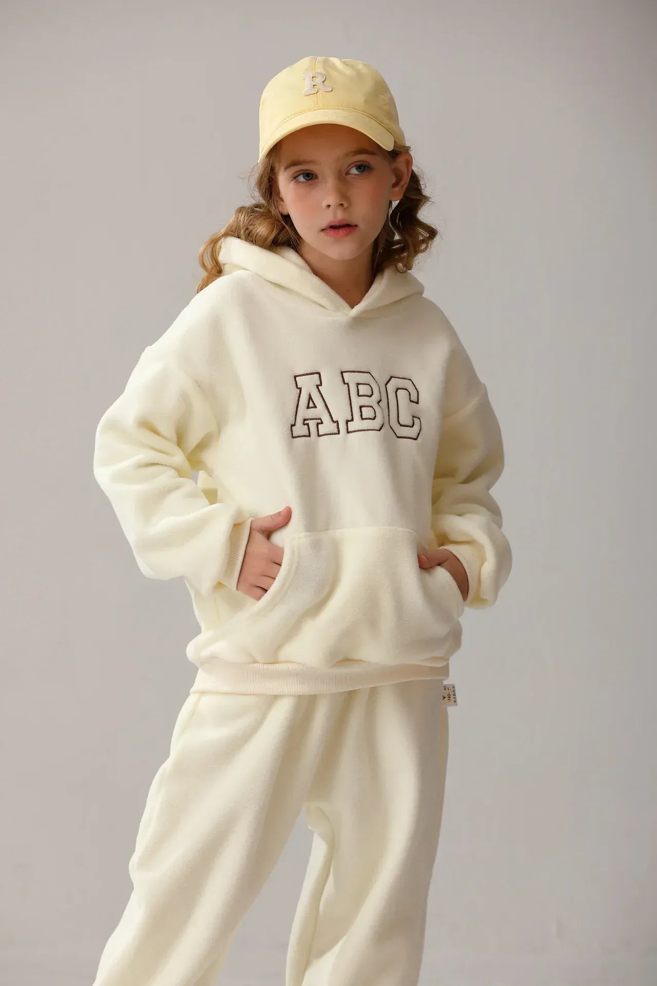 長袖セットアップ キッズセットアップ 2点セット レターロゴ刺繍フリースフーディパーカー+ロングパンツ【mh0008168】