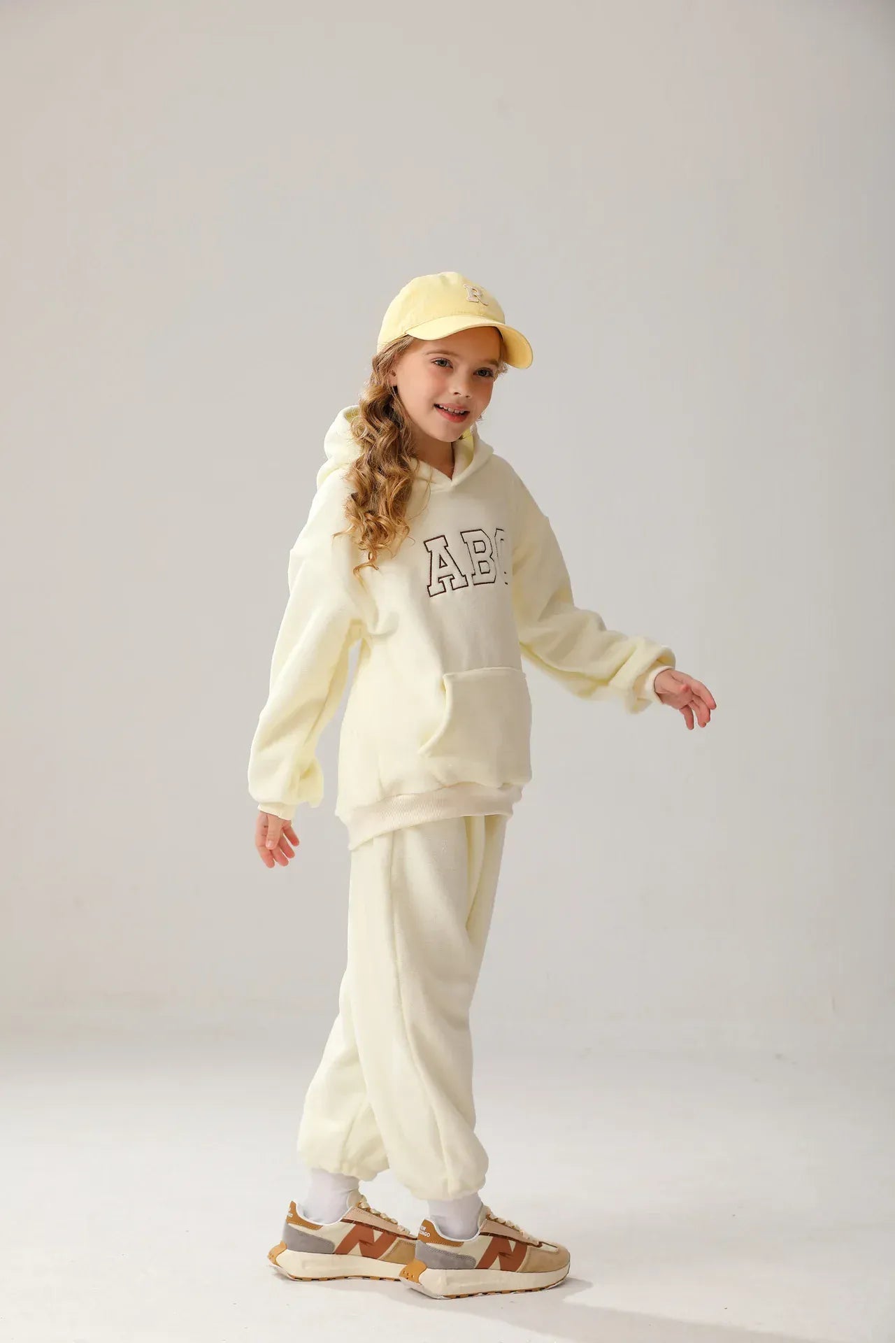 長袖セットアップ キッズセットアップ 2点セット レターロゴ刺繍フリースフーディパーカー+ロングパンツ【mh0008168】