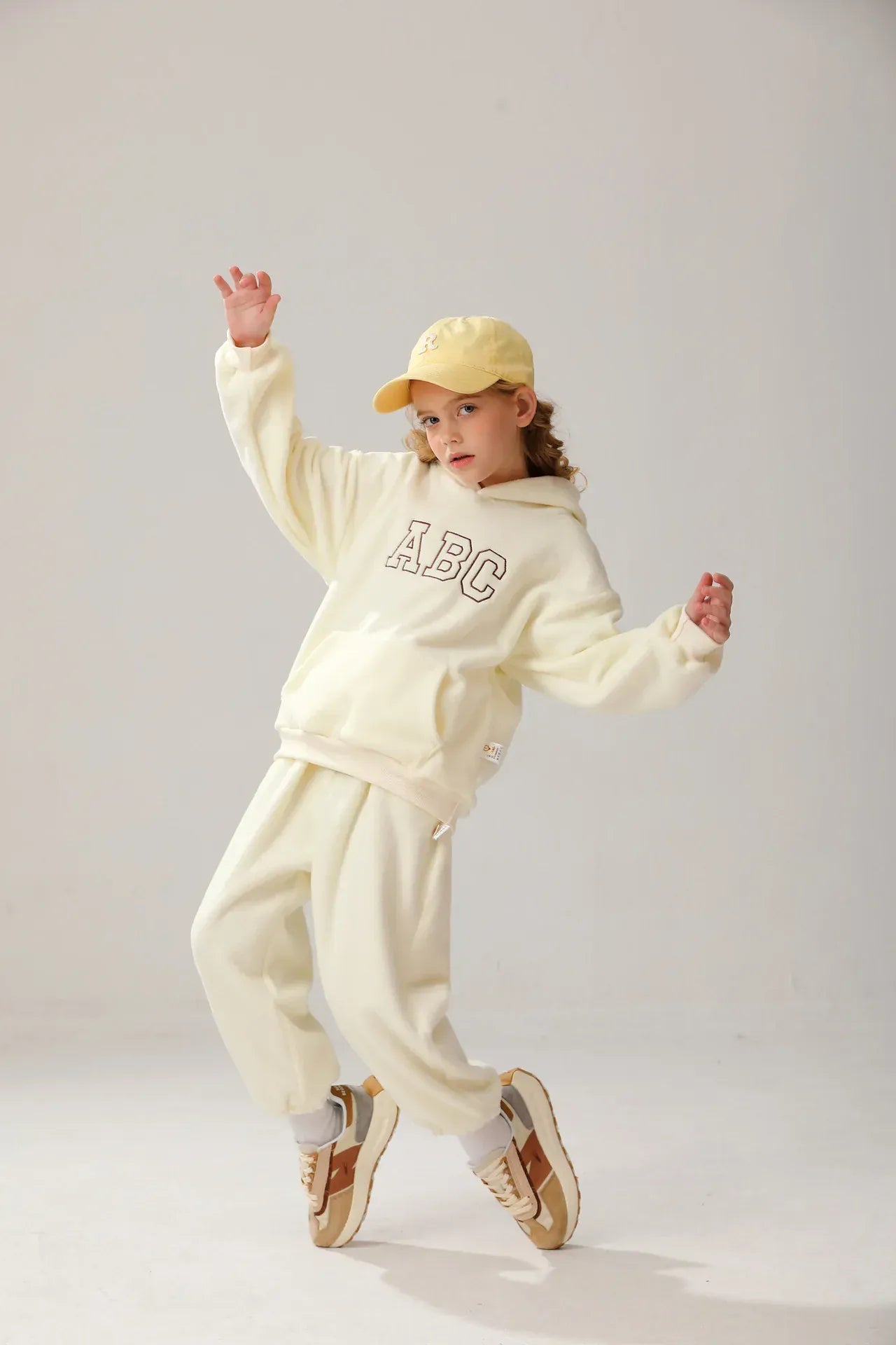 長袖セットアップ キッズセットアップ 2点セット レターロゴ刺繍フリースフーディパーカー+ロングパンツ【mh0008168】
