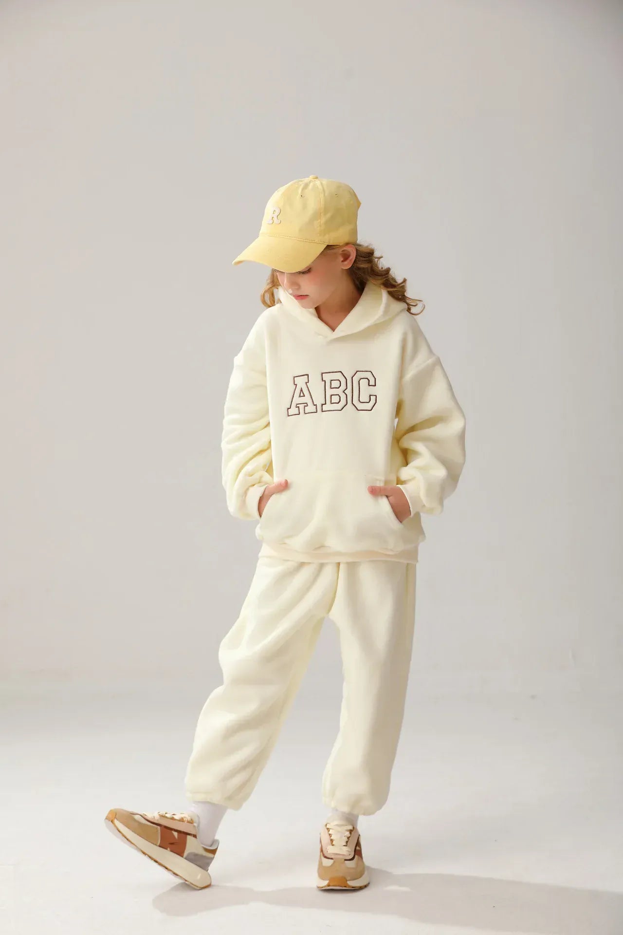 長袖セットアップ キッズセットアップ 2点セット レターロゴ刺繍フリースフーディパーカー+ロングパンツ【mh0008168】