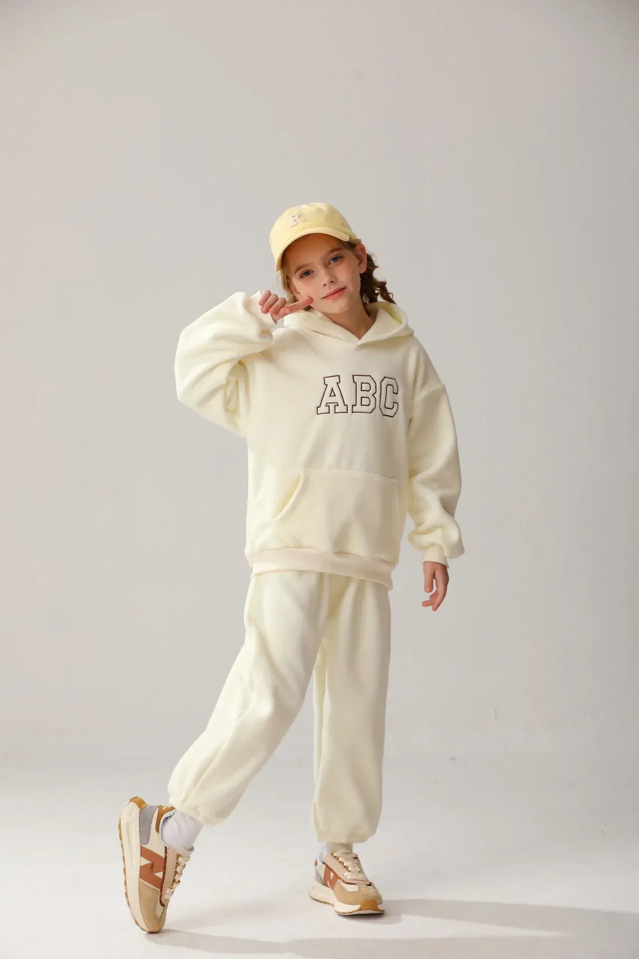 長袖セットアップ キッズセットアップ 2点セット レターロゴ刺繍フリースフーディパーカー+ロングパンツ【mh0008168】