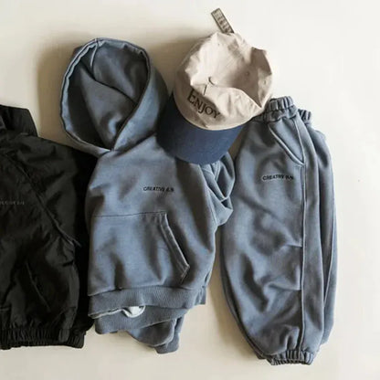 長袖セットアップ キッズセットアップ 2点セット レターロゴプリント裏フリースフーディ長袖スウェットパーカー+ロングスウェットパンツ【mh0008304】