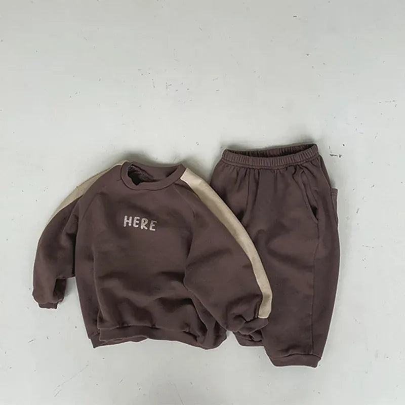 長袖セットアップ キッズセットアップ 2点セット レターロゴプリント長袖スウェットトレーナー+スウェットロングパンツ【mh0008355】