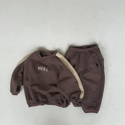 長袖セットアップ キッズセットアップ 2点セット レターロゴプリント長袖スウェットトレーナー+スウェットロングパンツ【mh0008355】