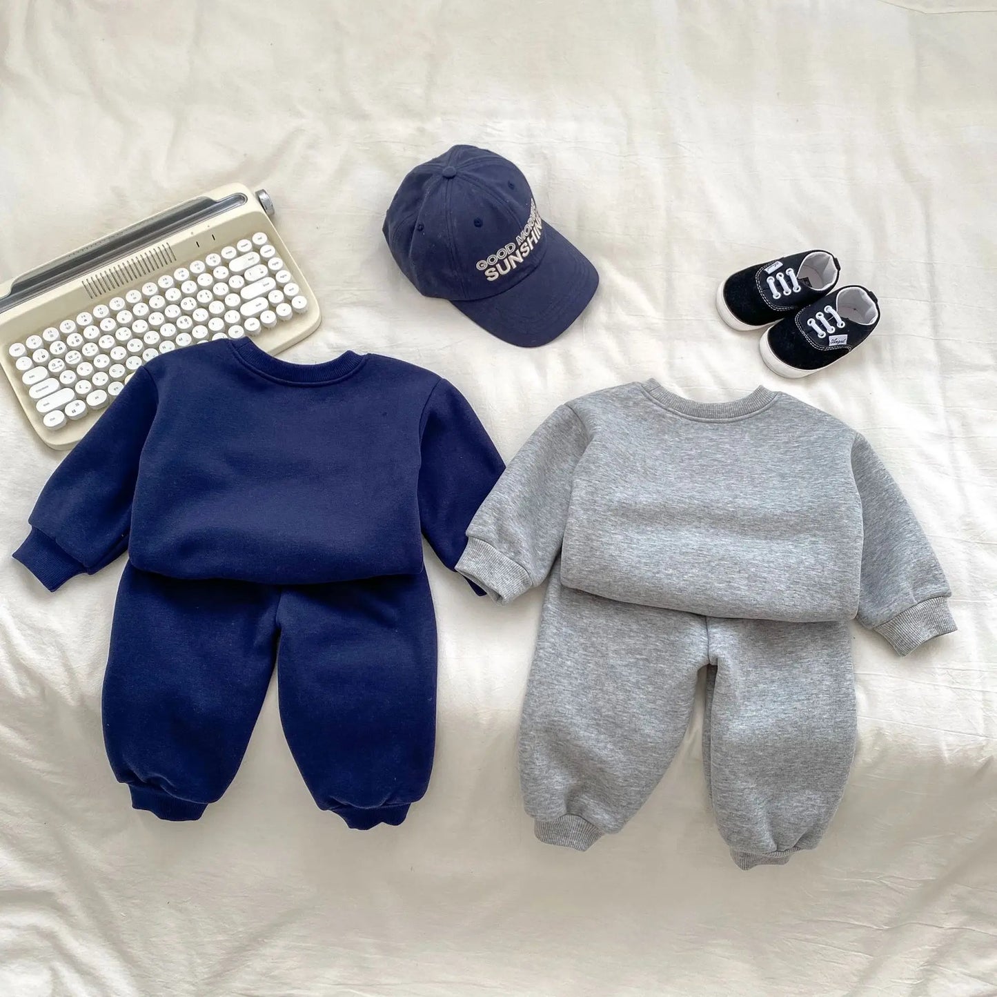 長袖セットアップ ベビーキッズセットアップ 2点セット レターロゴプリント長袖スウェットシャツ+ロングスウェットパンツ【mh0008363】