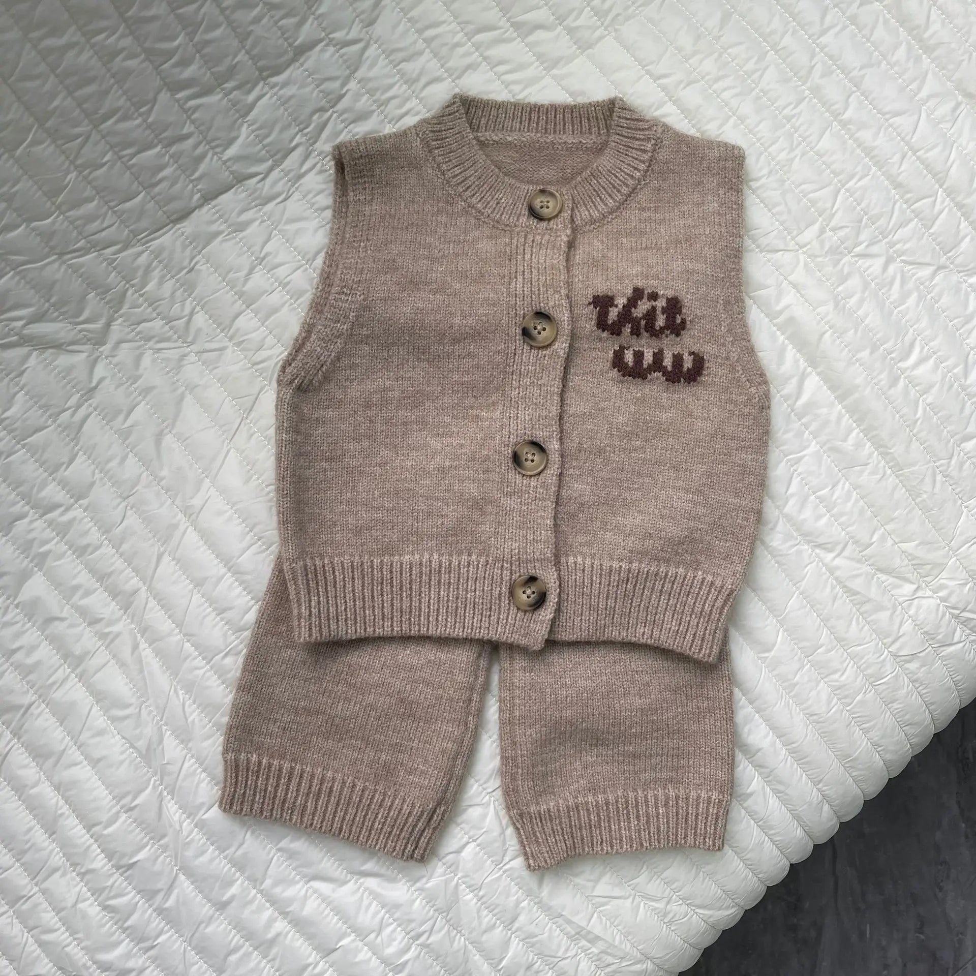 ノースリーブセットアップ ベビーセットアップ 2点セット ロゴワンポイントニットベスト+ニットロングパンツ【mh0008374】