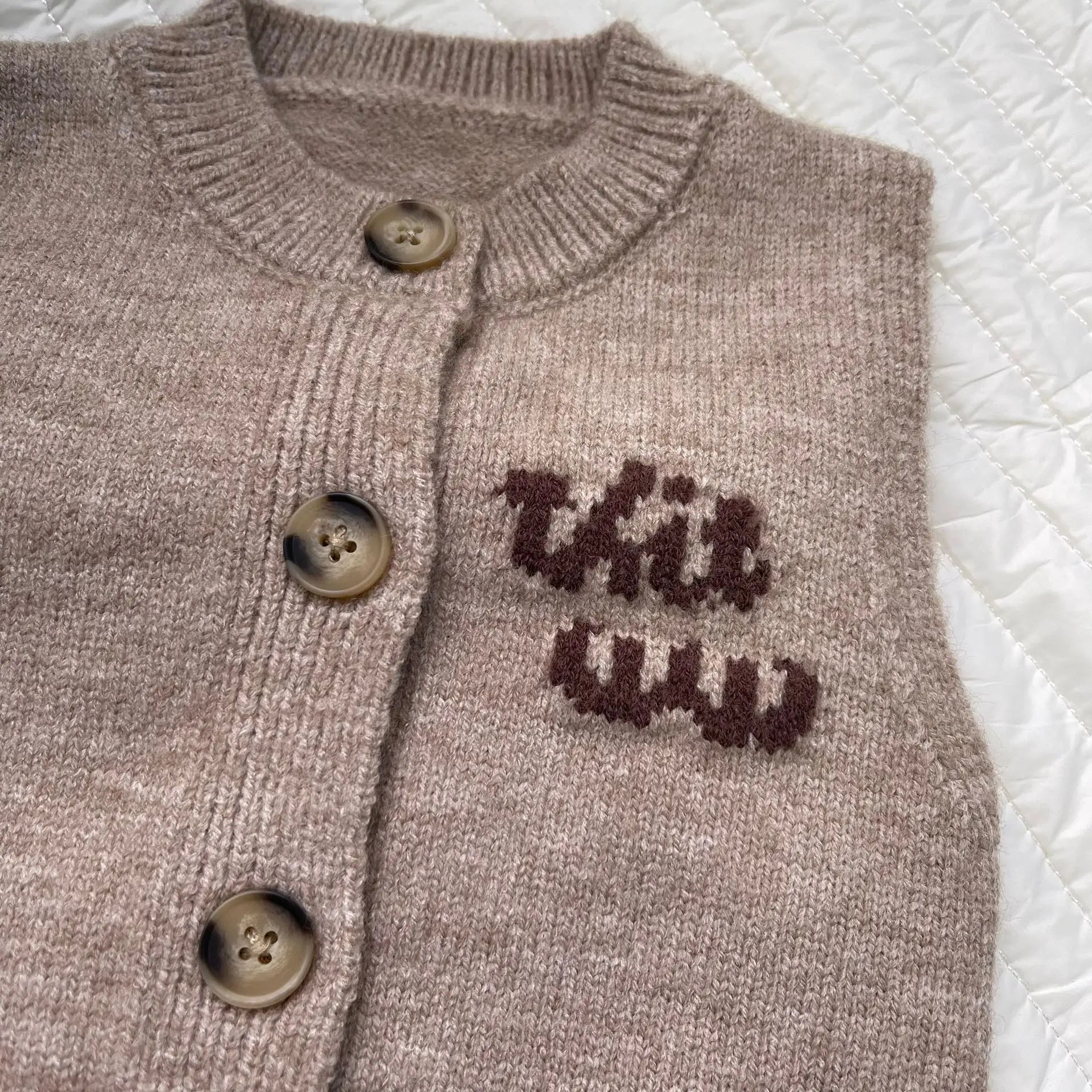 ノースリーブセットアップ ベビーセットアップ 2点セット ロゴワンポイントニットベスト+ニットロングパンツ【mh0008374】