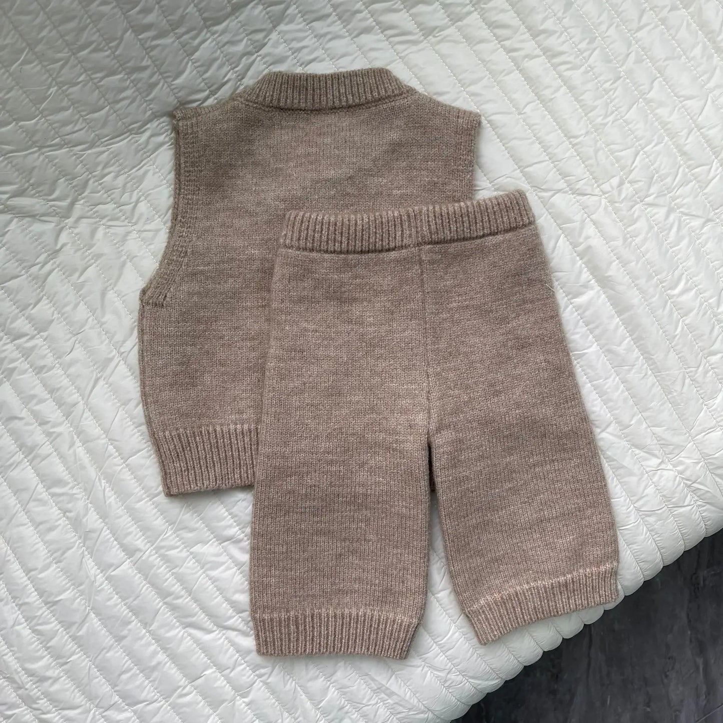 ノースリーブセットアップ ベビーセットアップ 2点セット ロゴワンポイントニットベスト+ニットロングパンツ【mh0008374】