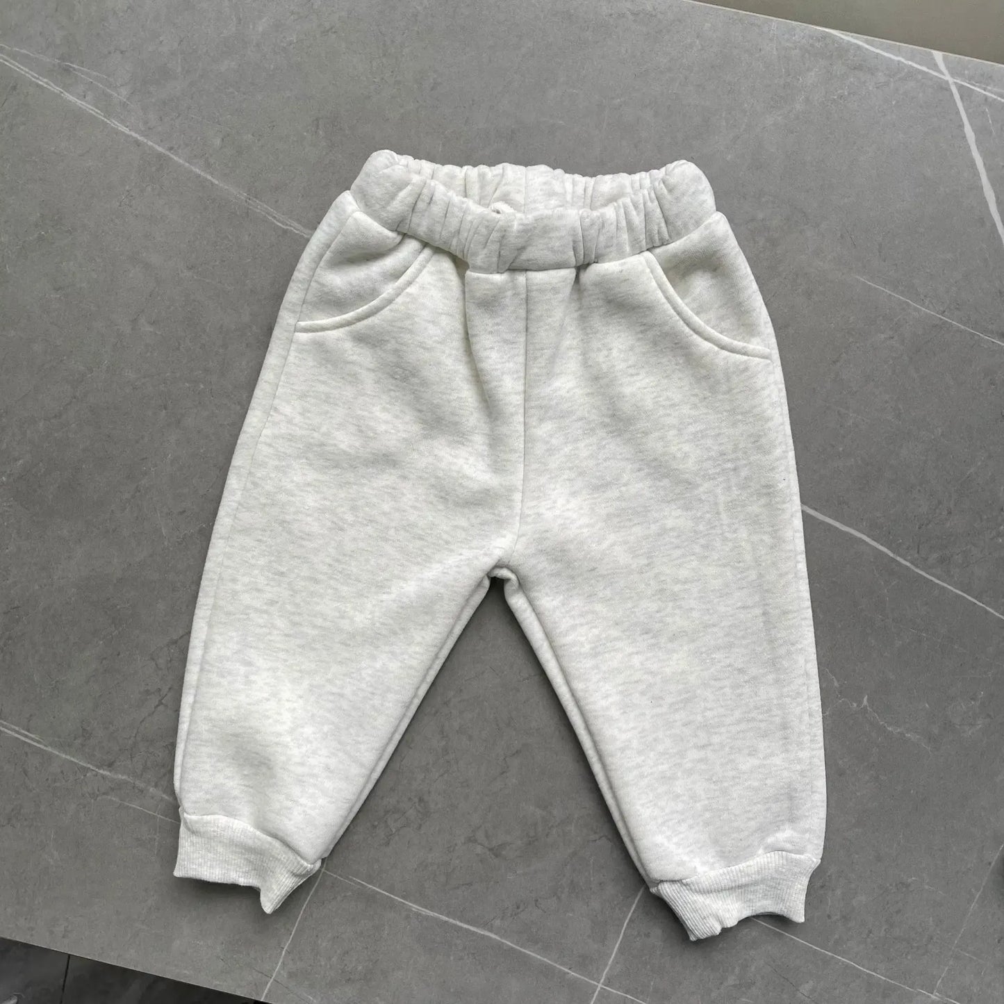 長袖セットアップ ベビーキッズセットアップ 2点セット レターロゴ裏フリースフーディ長袖スウェットパーカー+ロングスウェットパンツ【mh0008424】