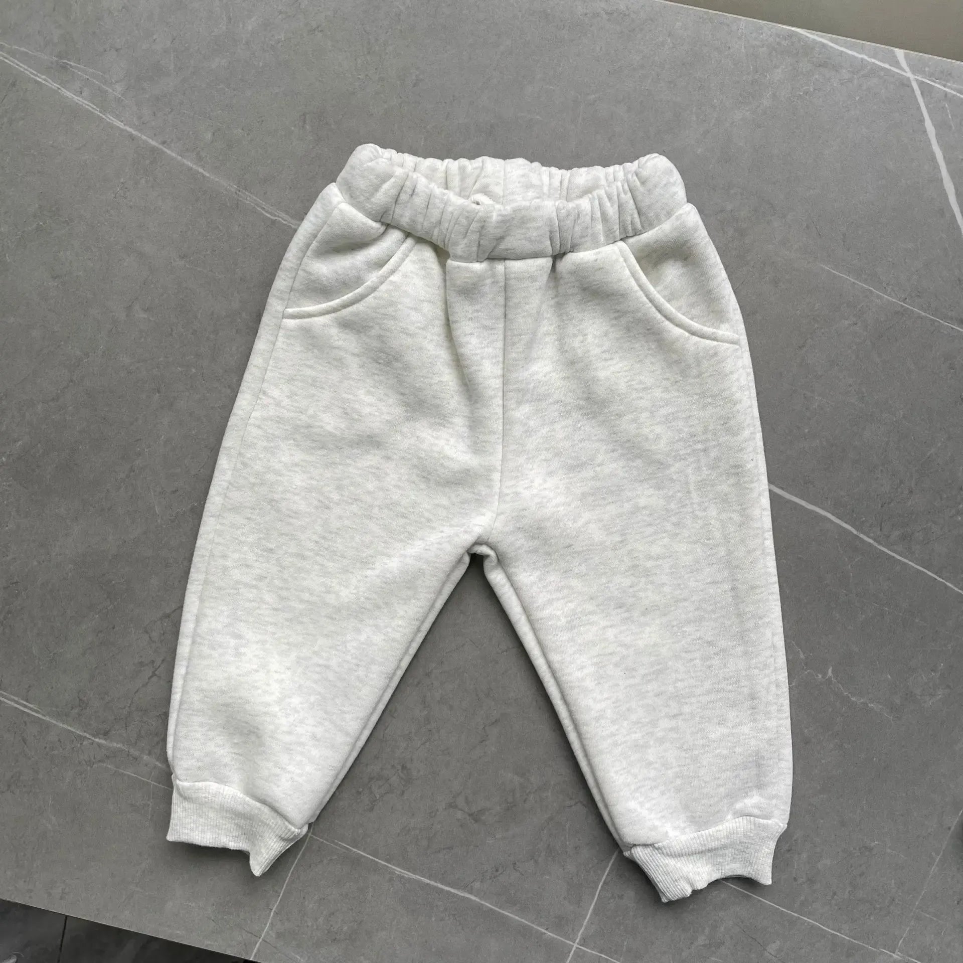 長袖セットアップ ベビーキッズセットアップ 2点セット レターロゴ裏フリースフーディ長袖スウェットパーカー+ロングスウェットパンツ【mh0008424】