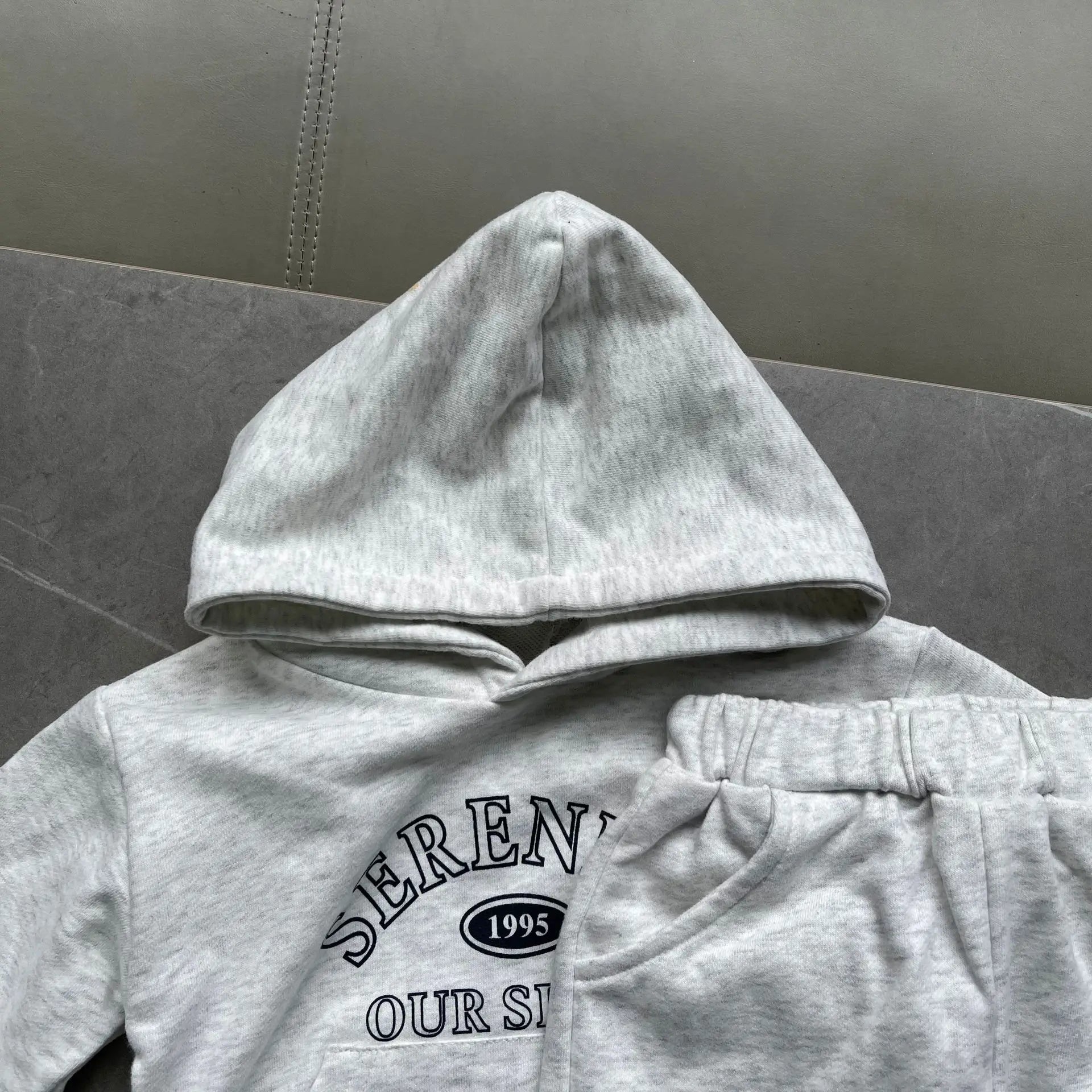 長袖セットアップ ベビーキッズセットアップ 2点セット レターロゴ裏フリースフーディ長袖スウェットパーカー+ロングスウェットパンツ【mh0008424】