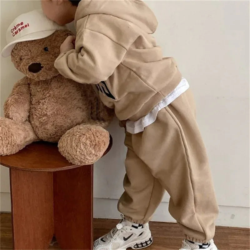 長袖セットアップ キッズセットアップ 2点セット レターレゴ刺繍フーディ長袖スウェットパーカー+ロングスウェットパンツ【mh0008561】