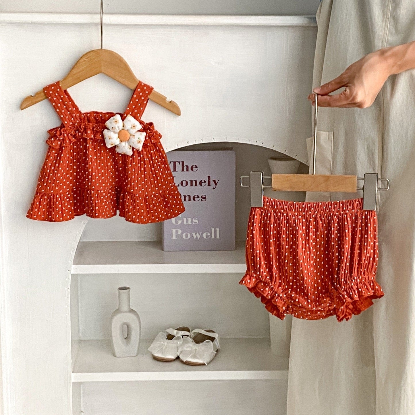 ノースリーブセットアップ ピンドットフラワーアクセントキャミソールトップス+ブルマパンツセットアップ 2点セット【mh0010165】