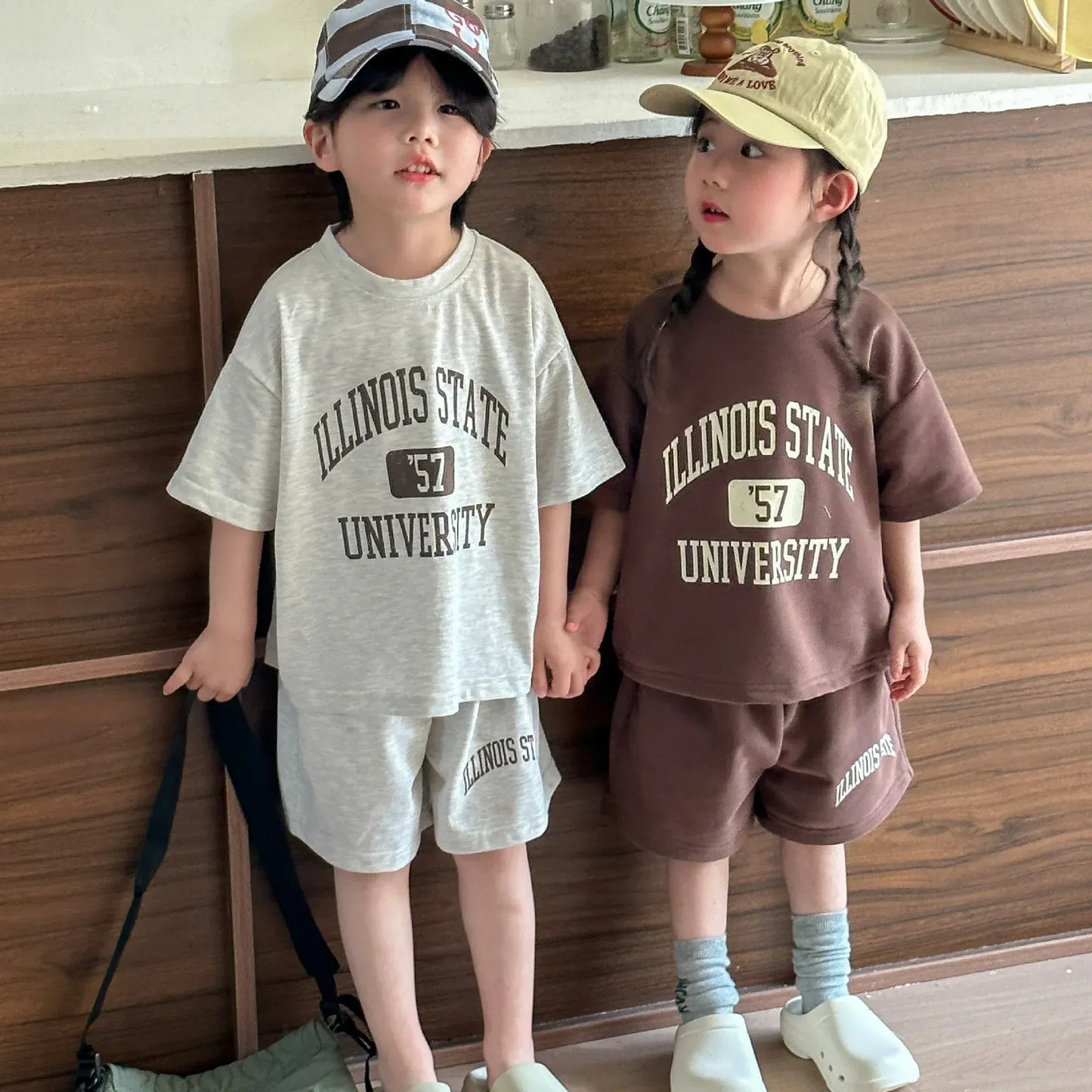 半袖セットアップ キッズセットアップ 2点セット レターロゴプリント半袖Tシャツ+ハーフパンツ 2カラー