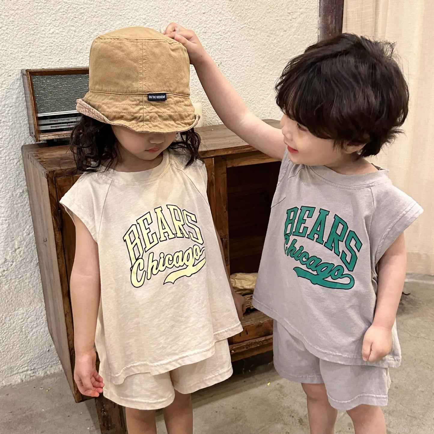 ノースリーブセットアップ キッズセットアップ 2点セット ノースリーブTシャツ+ショートパンツ レターロゴプリント 2カラー