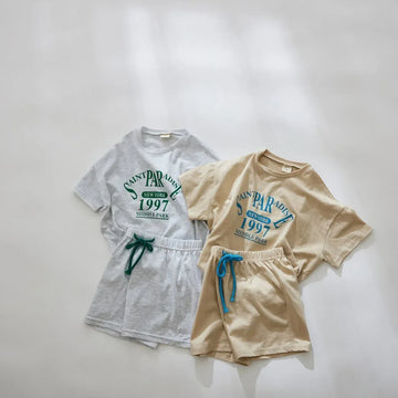 半袖セットアップ キッズセットアップ 2点セット 半袖Tシャツ+ショートパンツ レターロゴプリント 2カラー