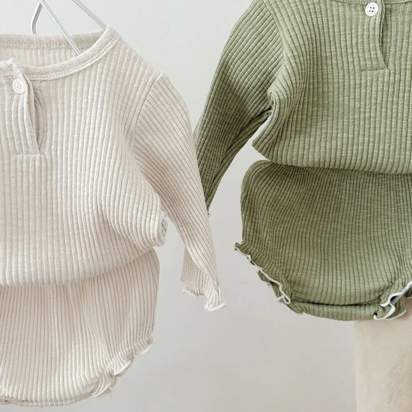 長袖セットアップ ベビーセットアップ 2点セット 長袖フリルTシャツ+ブルマパンツ 2カラー