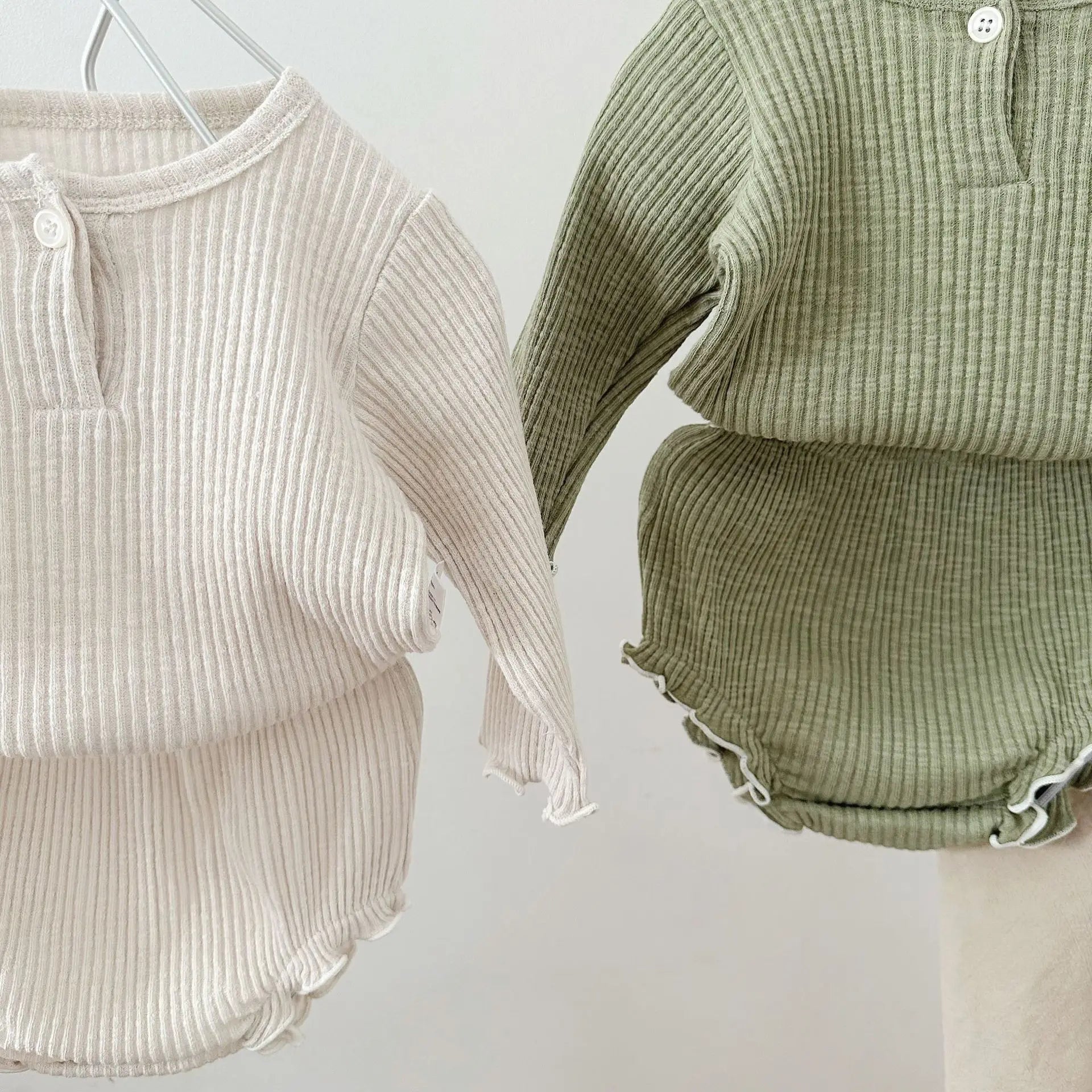 長袖セットアップ ベビーセットアップ 2点セット 長袖フリルTシャツ+ブルマパンツ 2カラー