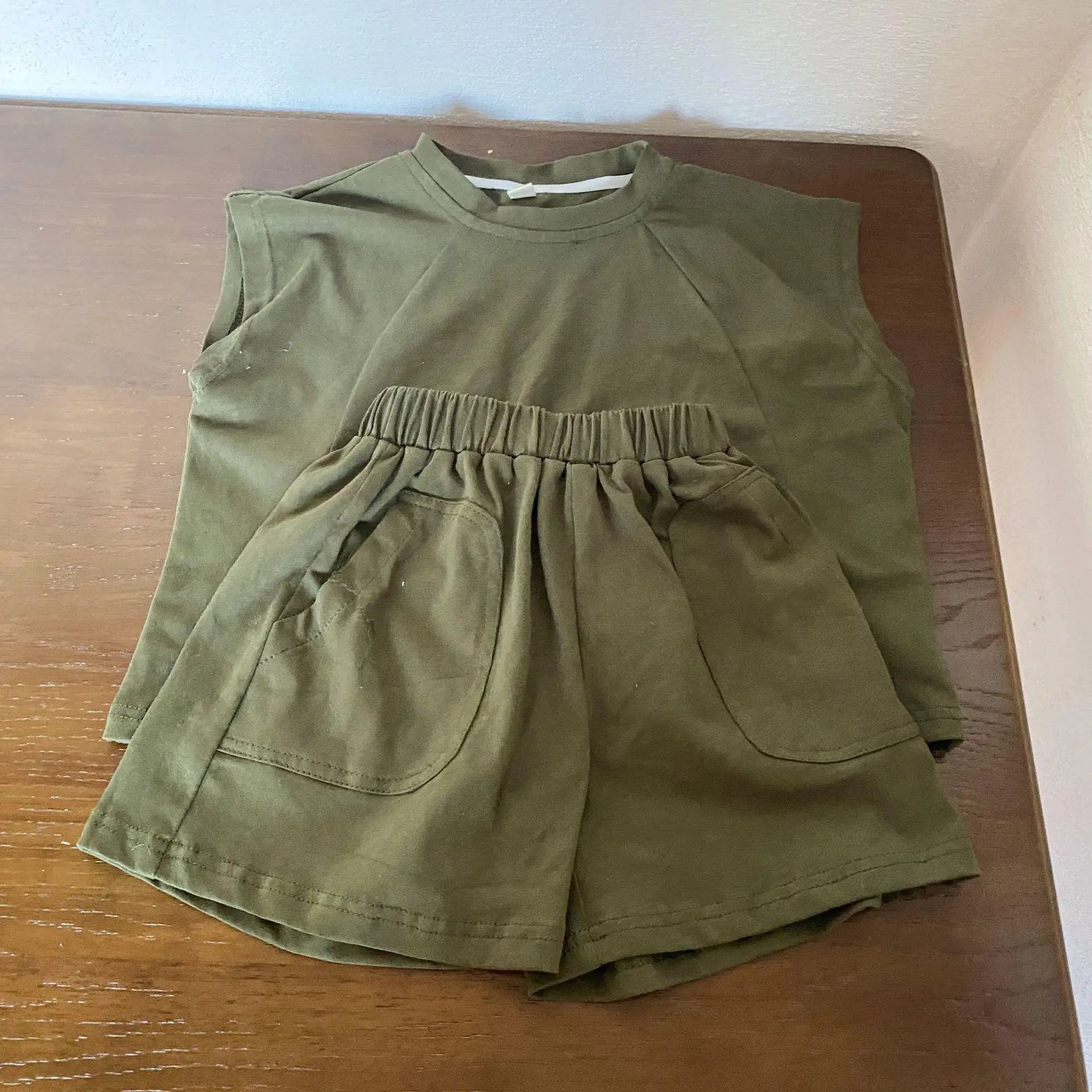 半袖セットアップ キッズセットアップ 2点セット ショートスリーブTシャツ+ショートパンツ 2カラー