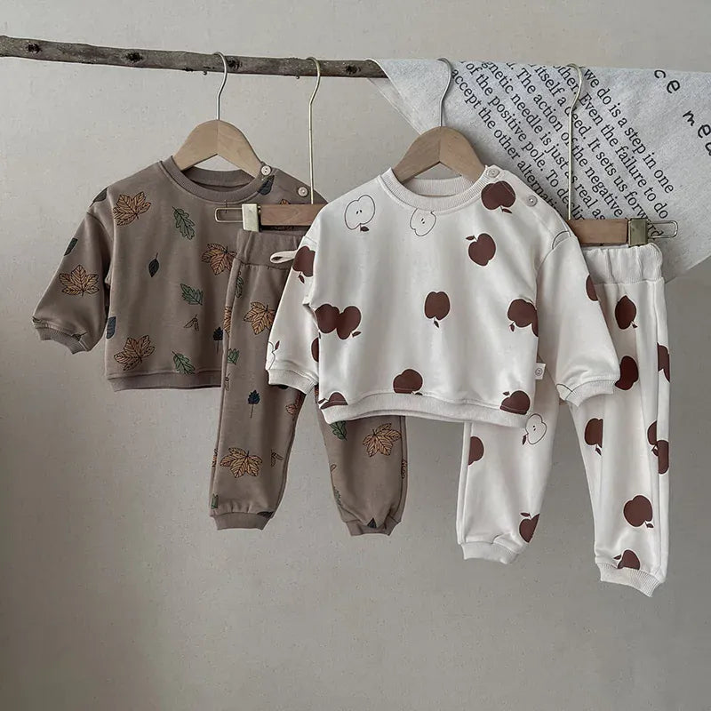 長袖セットアップ ベビーセットアップ 2点セット 長袖Tシャツ ロングパンツ リーフ アップルプリント ベージュ コーヒー 2カラー ユニセックス 男の子 女の子 子供服
