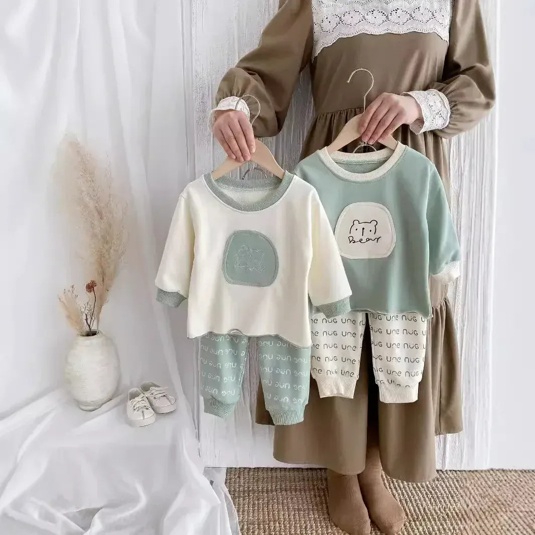 長袖セットアップ ベビーキッズセットアップ 2点セット アニマル柄長袖Tシャツ+レターロゴプリントロングパンツ 2カラー【mh0007099】