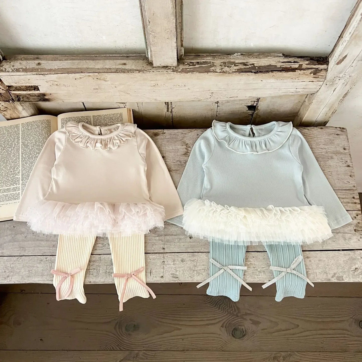 長袖セットアップ ベビーセットアップ 2点セット 裾チュールフリルペプラム長袖Tシャツ+リボンレギンスパンツ 2カラー【mh0007105】